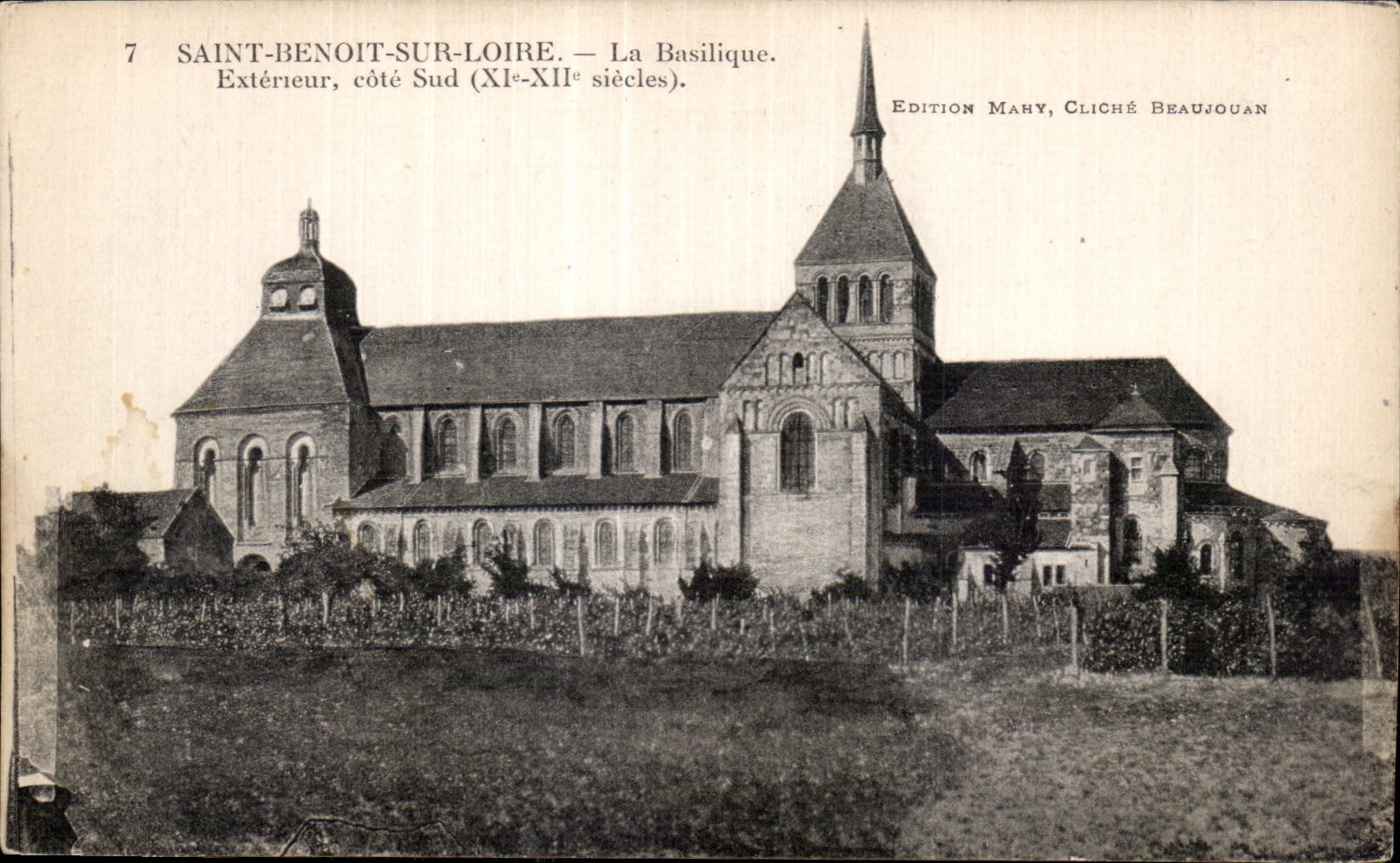 CPA Saint Benoit Sure the Loire the Basilica Outside dimensions Southern