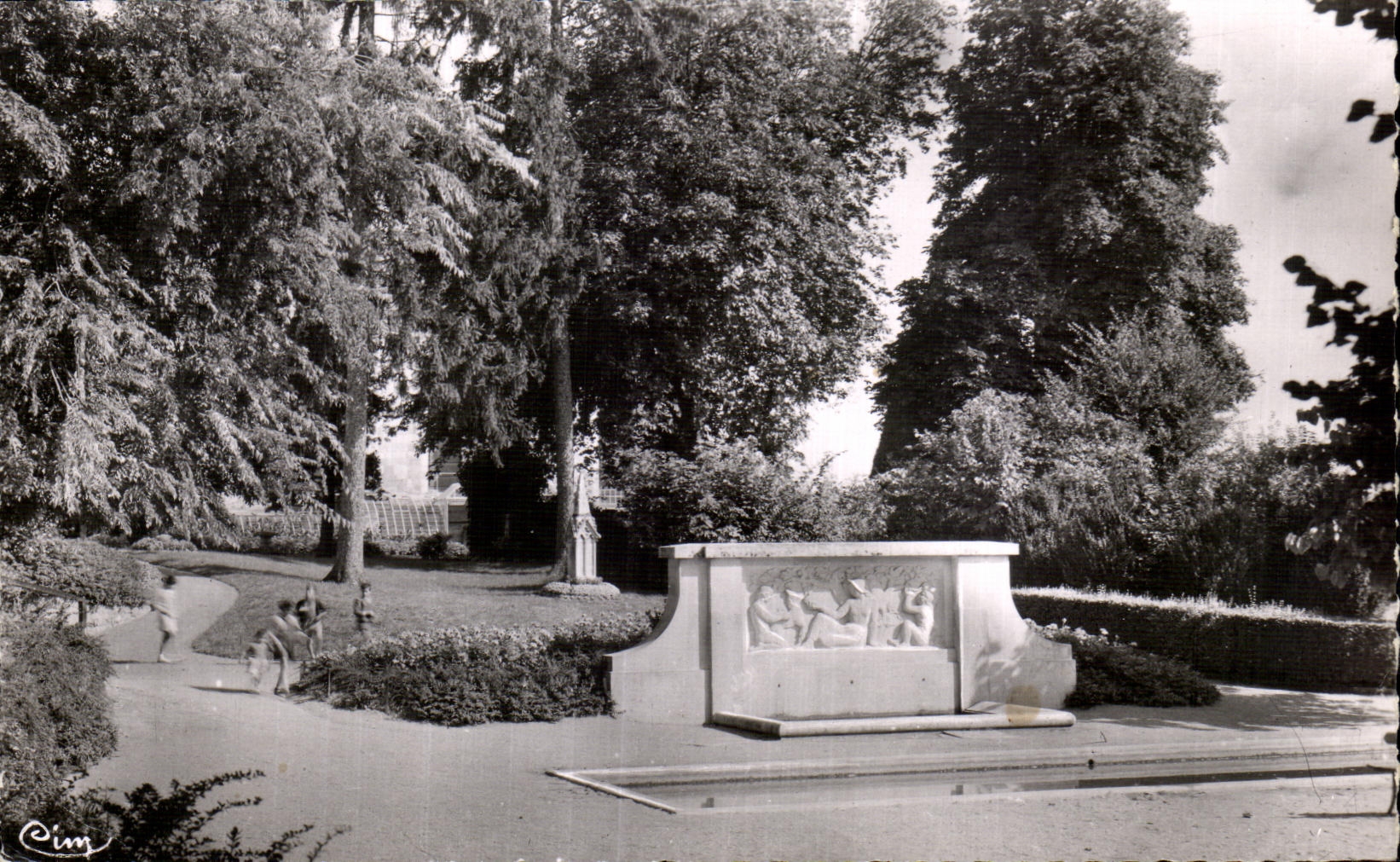CPA Pithiviers (Loiret) Squre de le Mairie et le petit bassin