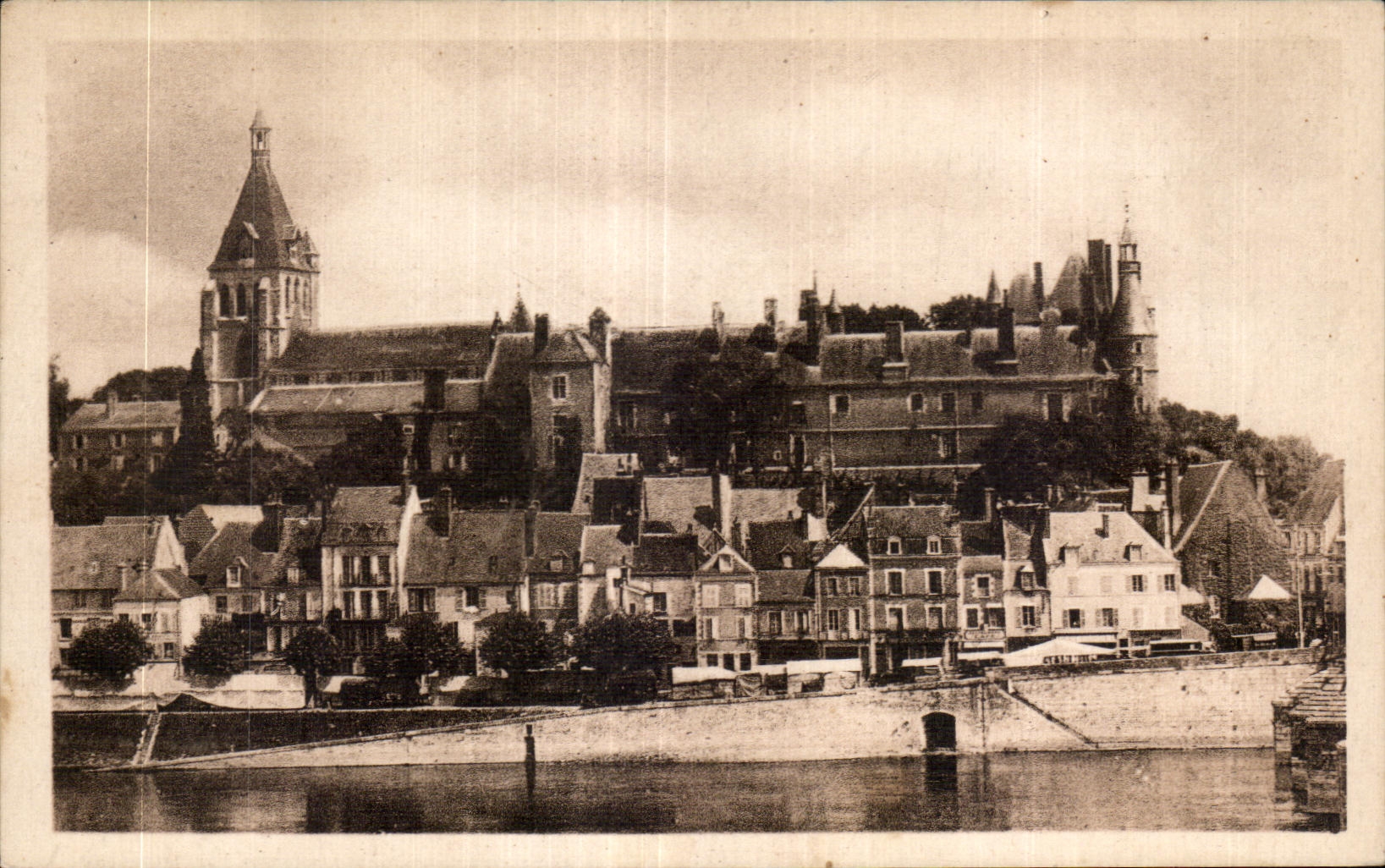 CPA Gien Together of the Castle