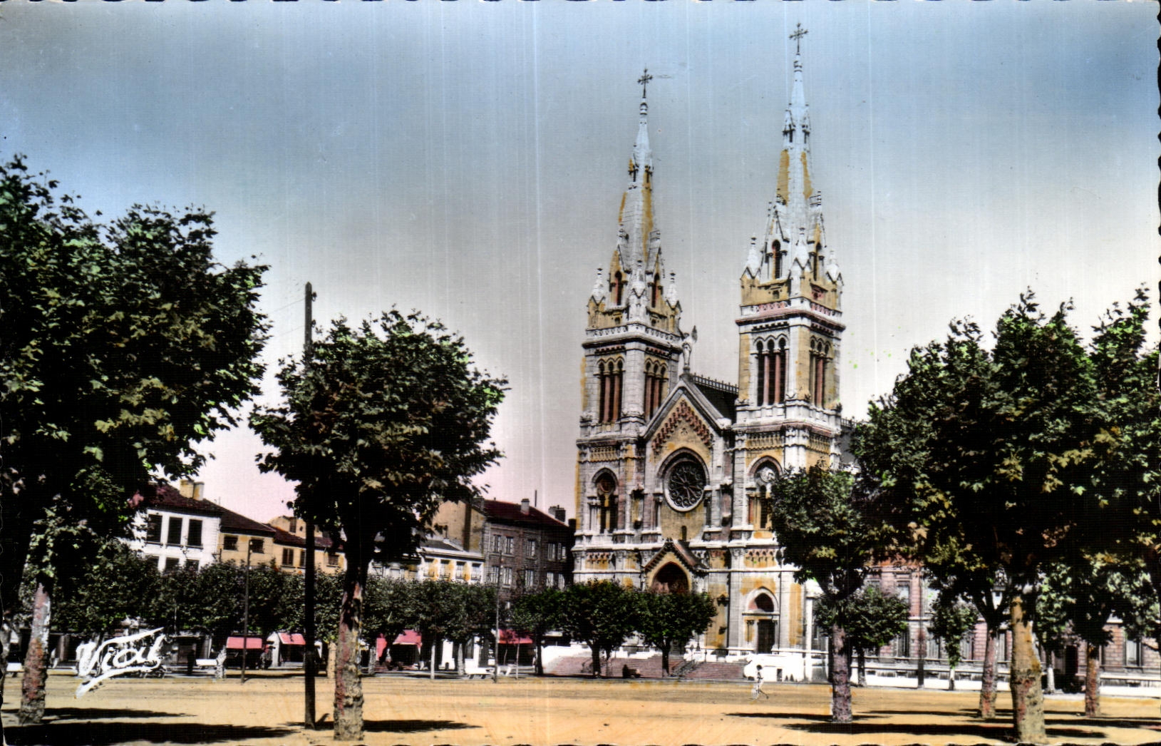 CPSM Saint Chamond (Loire) Place de la liberte Eglise natre Dame