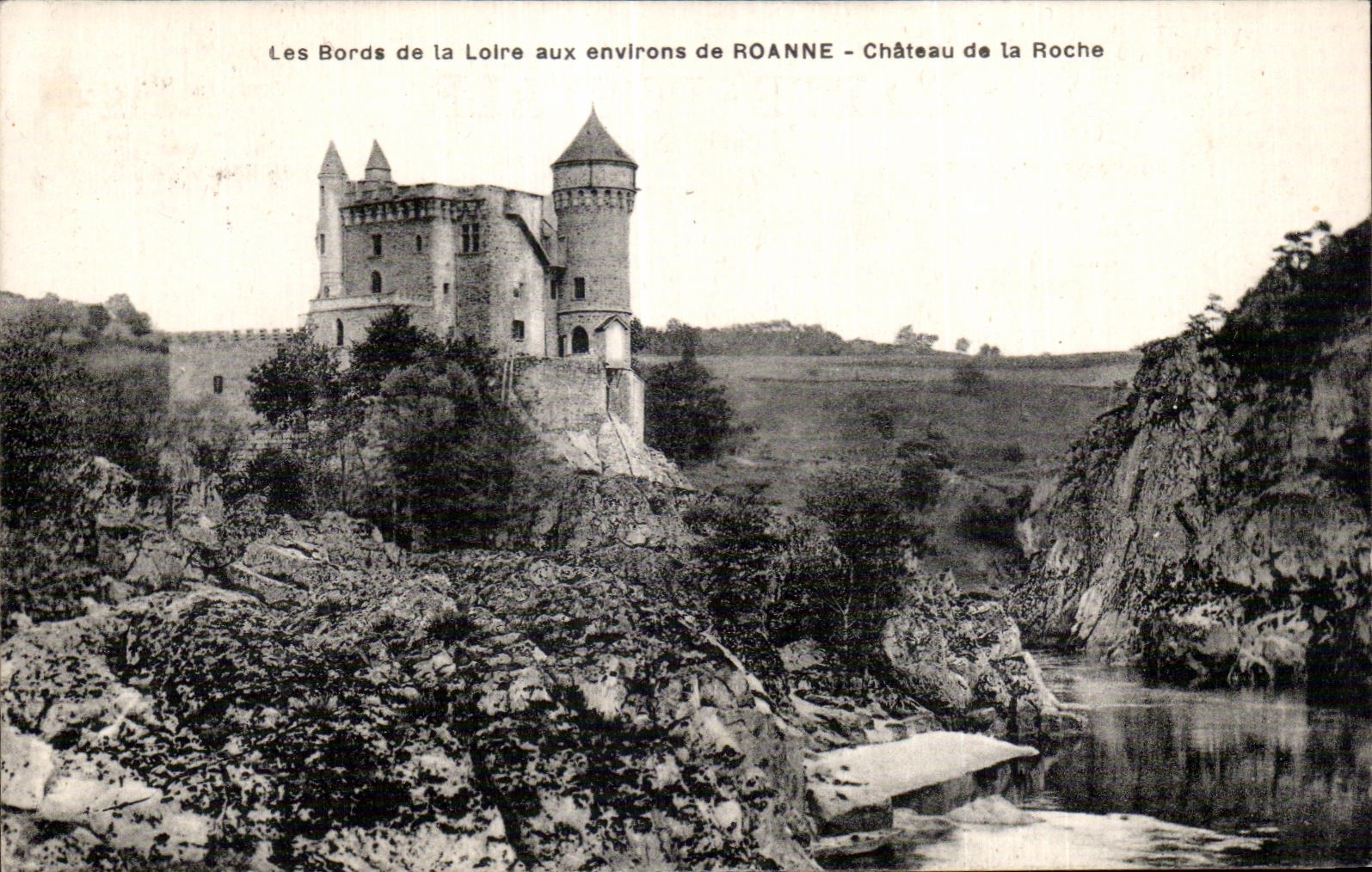 CPA Edges of the Loire around Roanne castle of your Rock