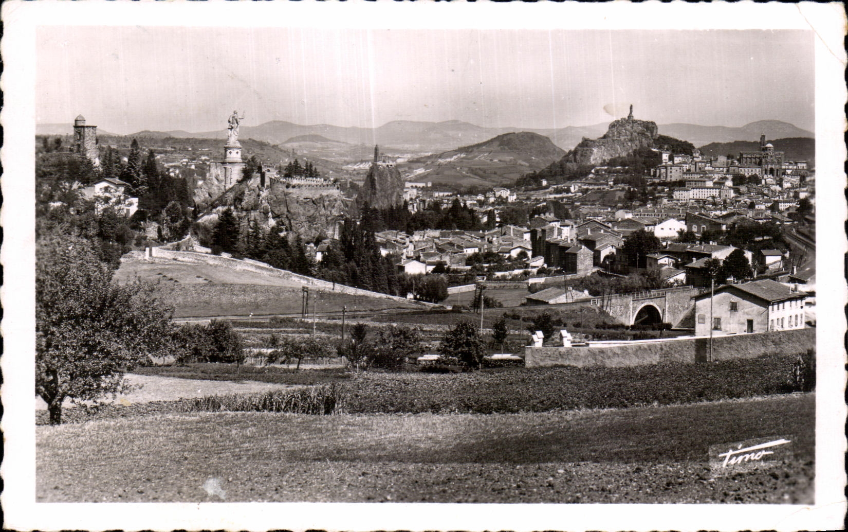 CPA Le Puy Vue generale dite des Quatre Rochers