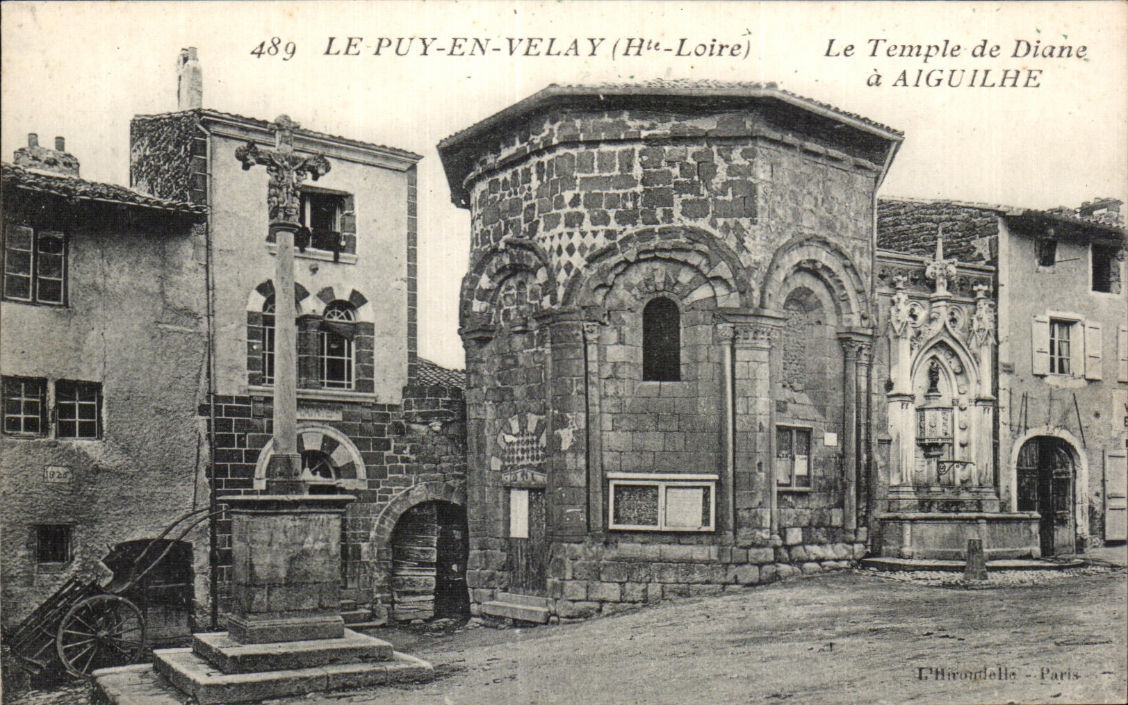 CPA Le Puy En Velay Le Temple de Diane a Aiguilhe