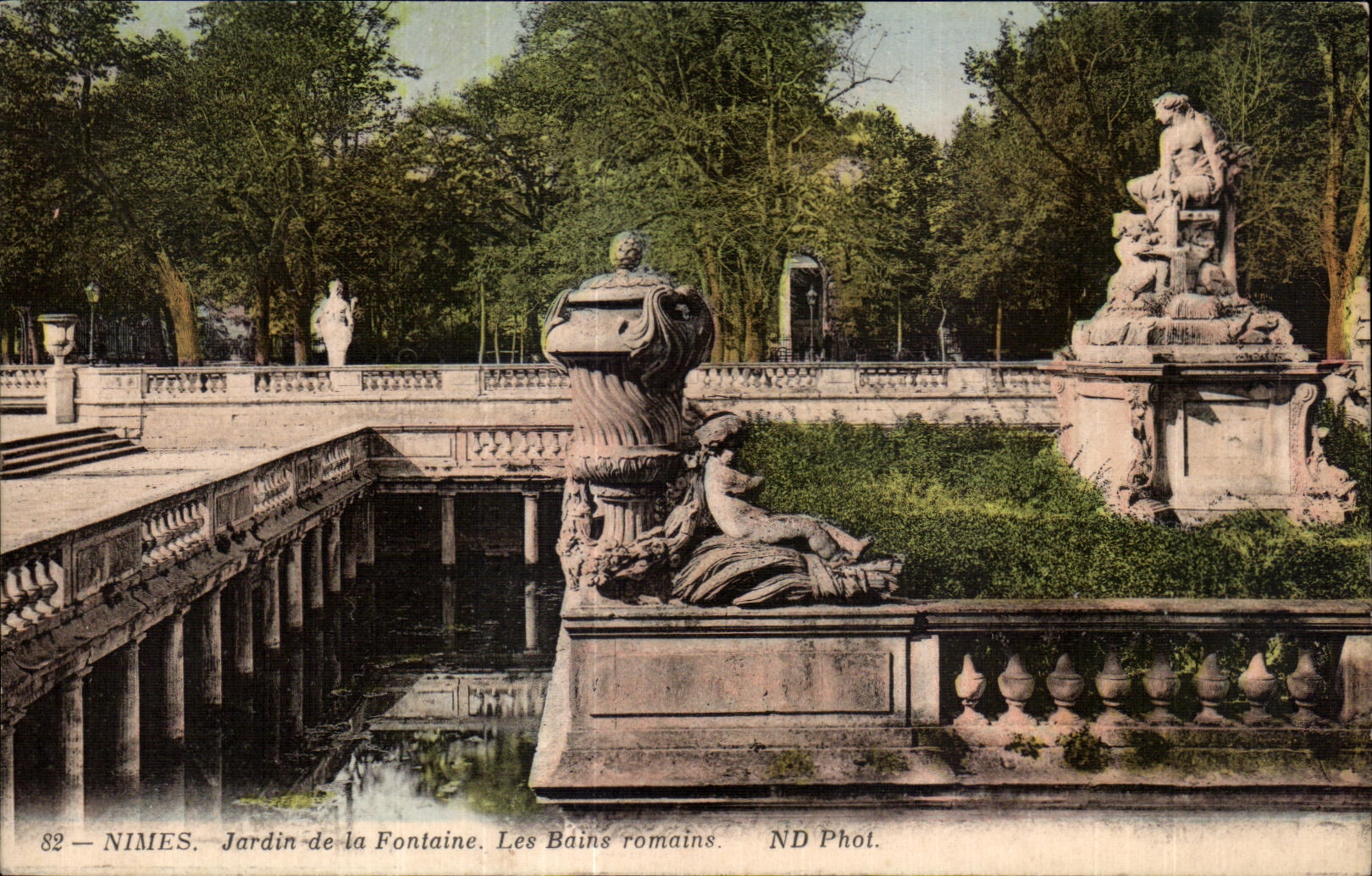 CPA Nimes Garden of the Fountain Les Bains Roman