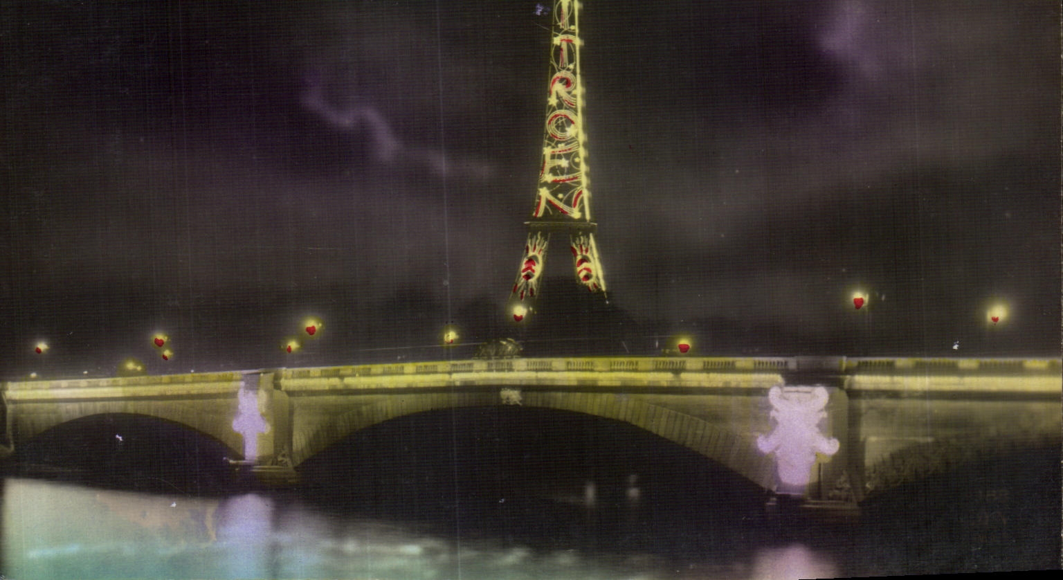 CPA Exposition des Arts Decoratifs Vue de nuit Tour Eiffel Le pont de l Alma