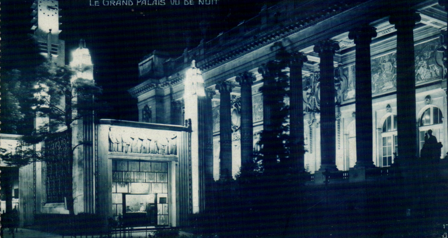 CPA Exposition des Arts Decoratifs Paris Le Grand Palais vu de nuit