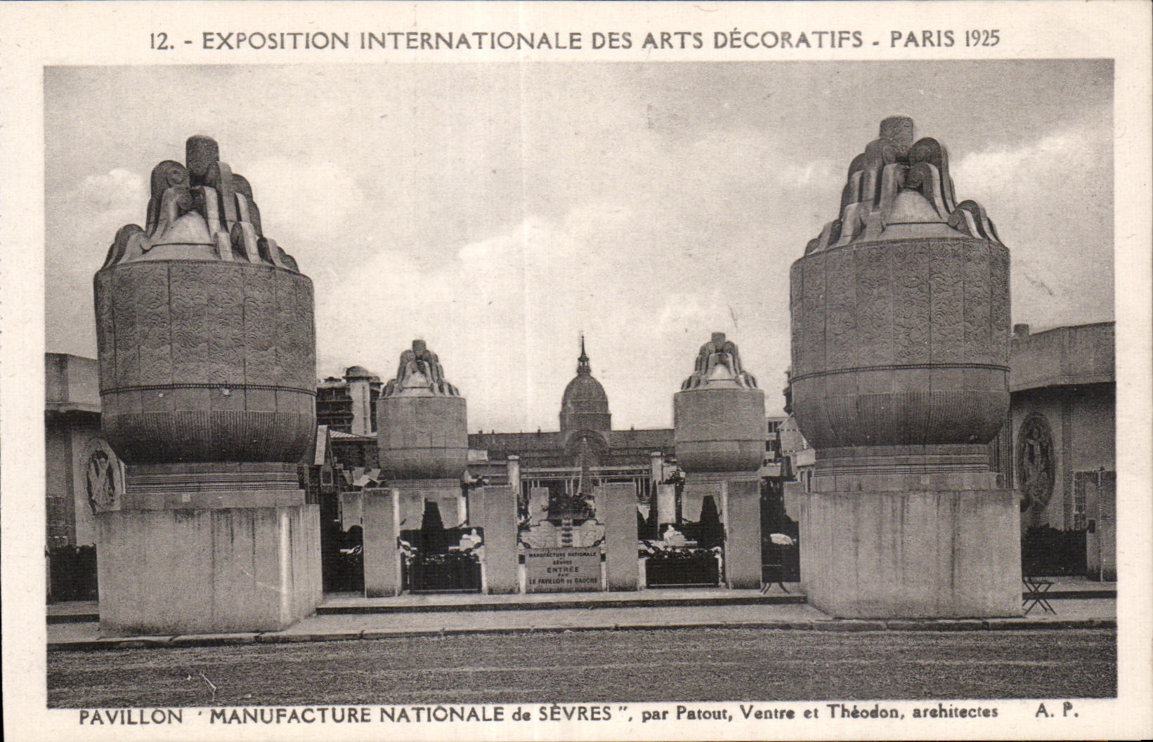 CPA Paris Exposition des Arts decoratifs Paris 1925 Pavillon Manufacture nationale de Sevres 