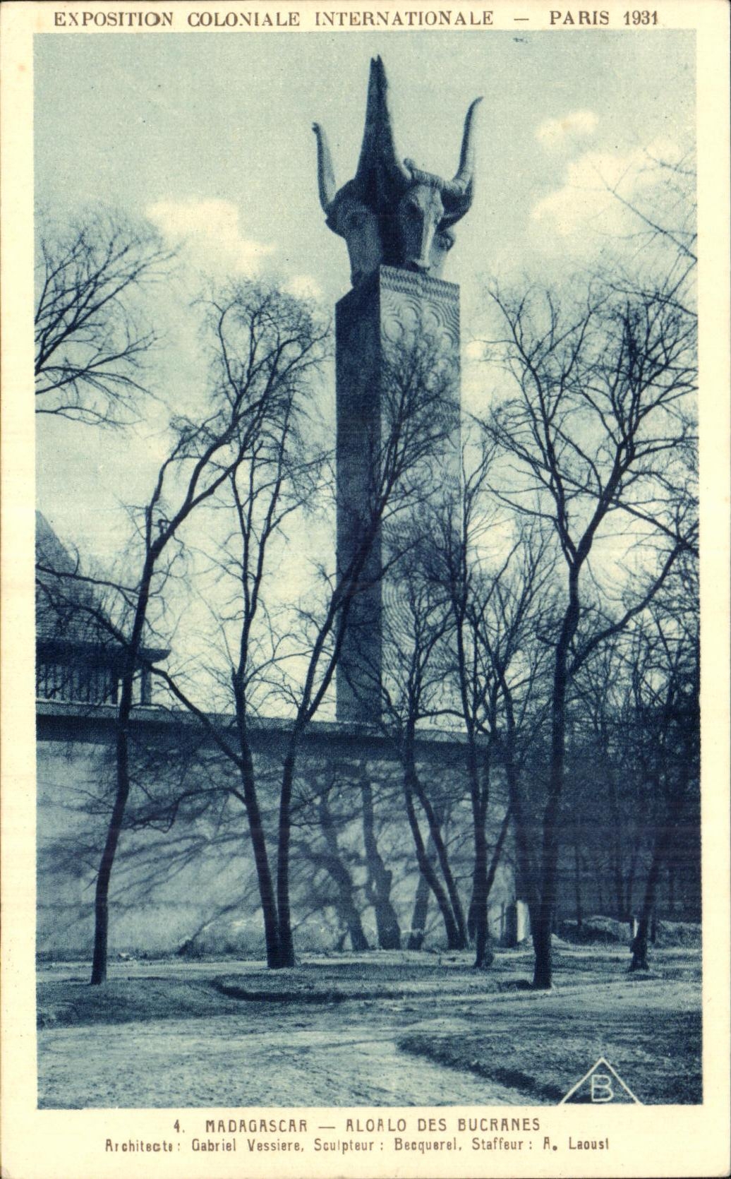 CPA Exposition coloniale internationale Paris 1931 Madagascar Malagasy Aloalo des Bucranes