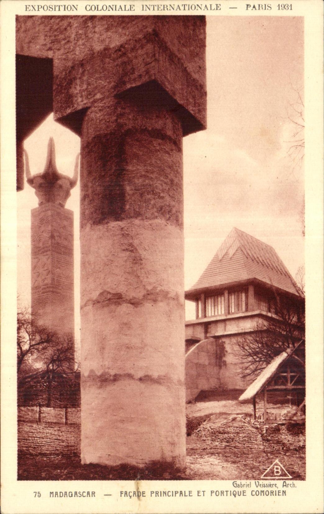 CPA Exposition coloniale internationale Paris 1931 Madagascar Facade principale et portique comorien Comores