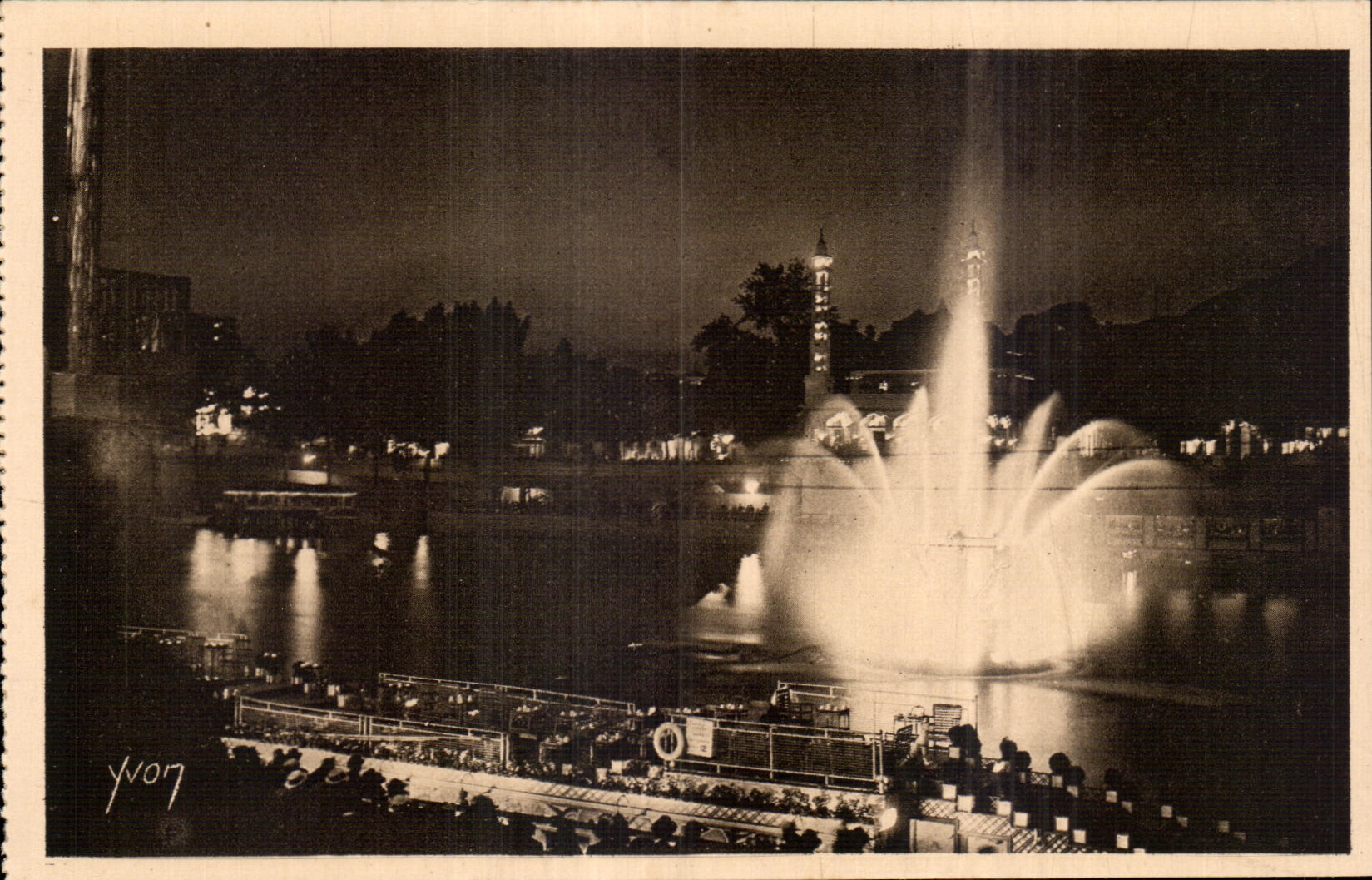 CPA Exposition internationale des Arts decoratifs Paris 1925 Fontaine lumineuse et peniches de Poiret