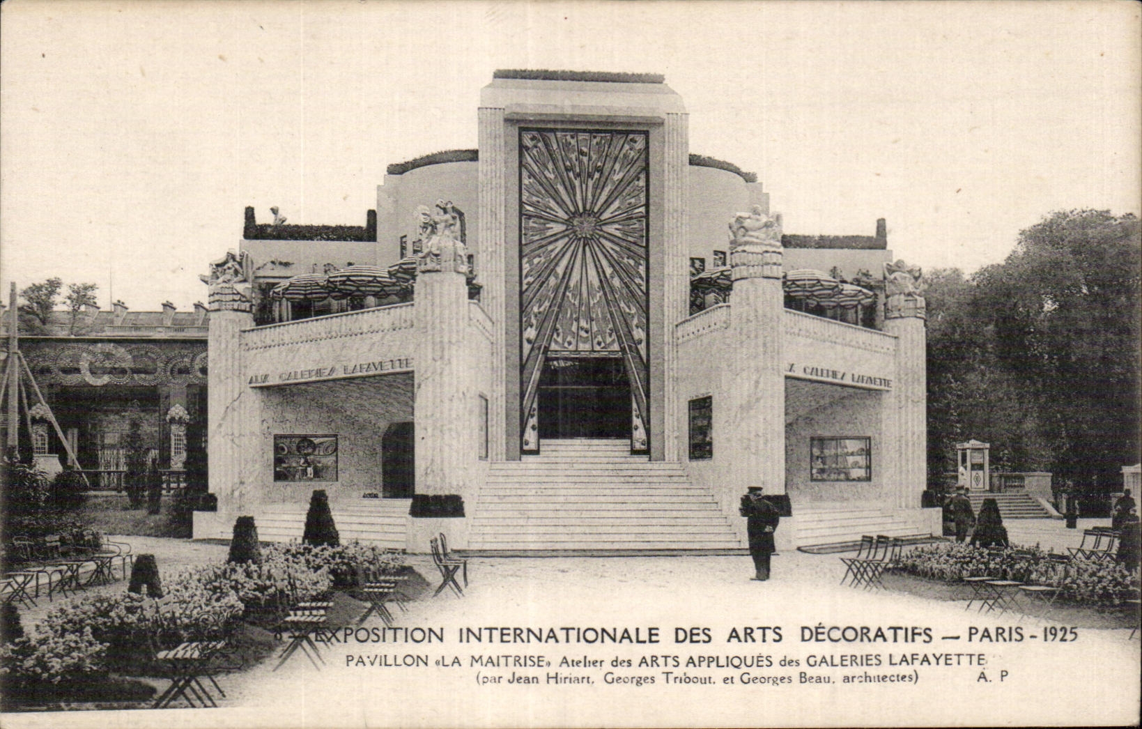 CPA Exposition des Arts Decoratifs Paris 1925 Pavillon de la maitrise Atelier des Arts appliques des Galeries lafayette