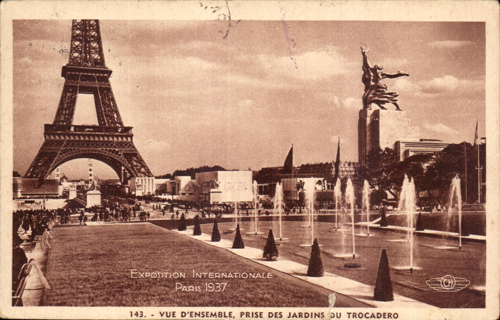 CPA Exposition internationale Paris 1937 Vue d ensemble prise des jardins du Trocadero Tour Eiffel