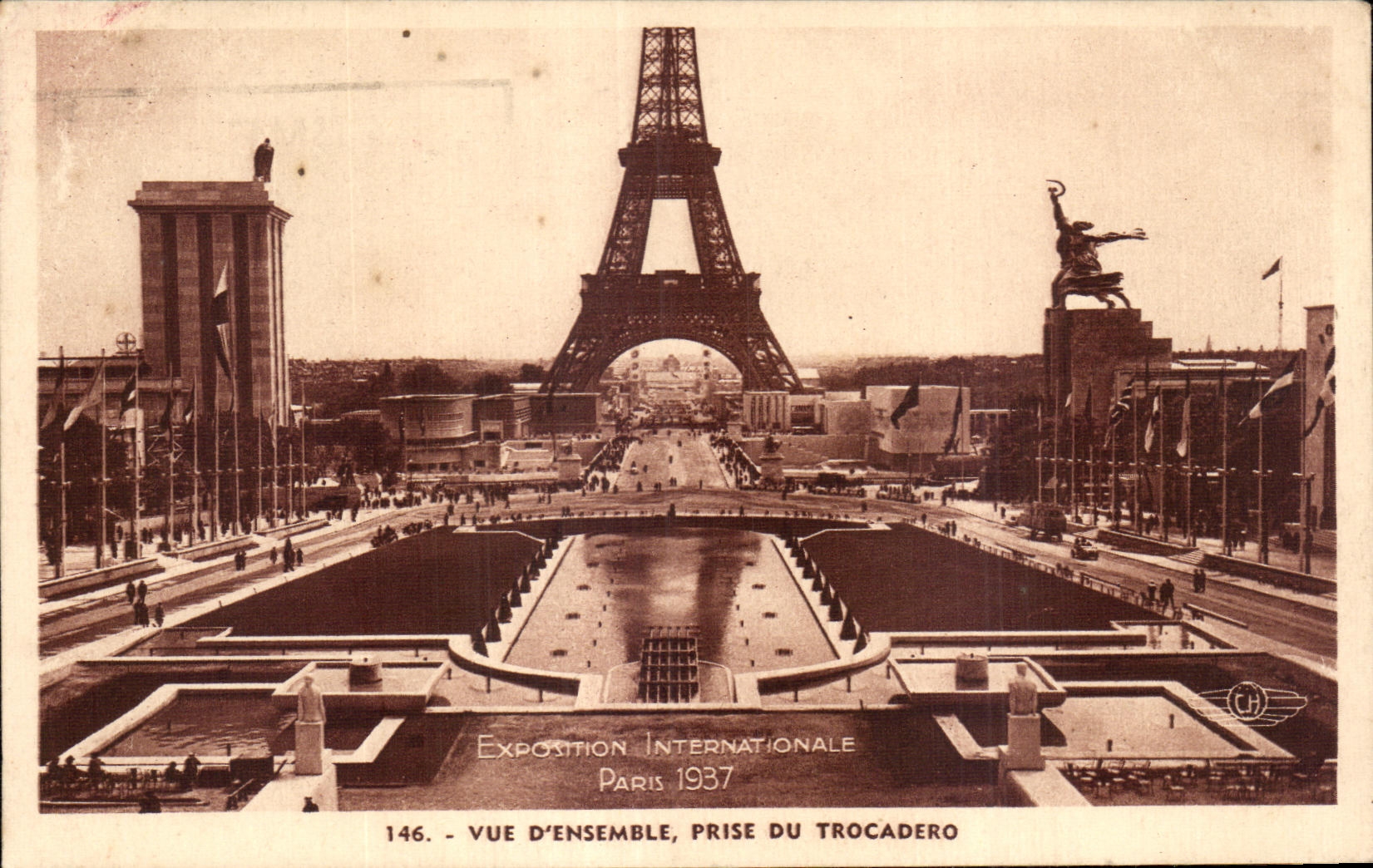 CPA Exposition internationale Paris 1937 Vue d ensemble prise des jardins du Trocadero Tour Eiffel