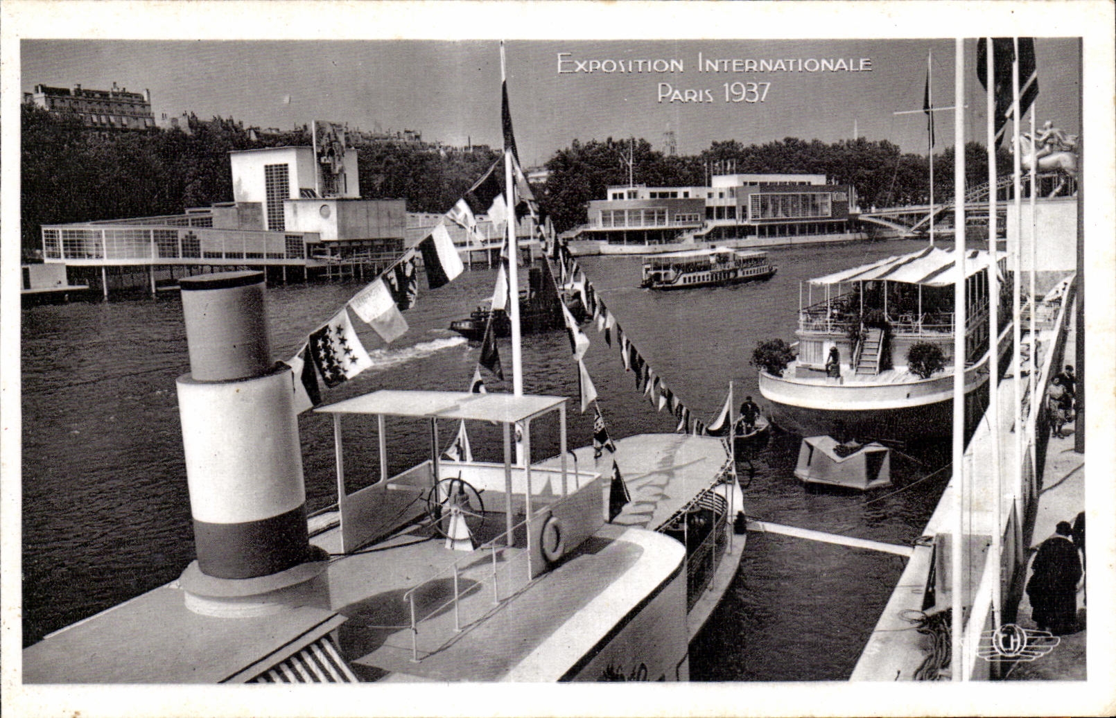CPA Exposition Internationale Paris 1937 vue d ensemble prise du pavillon de la suisse