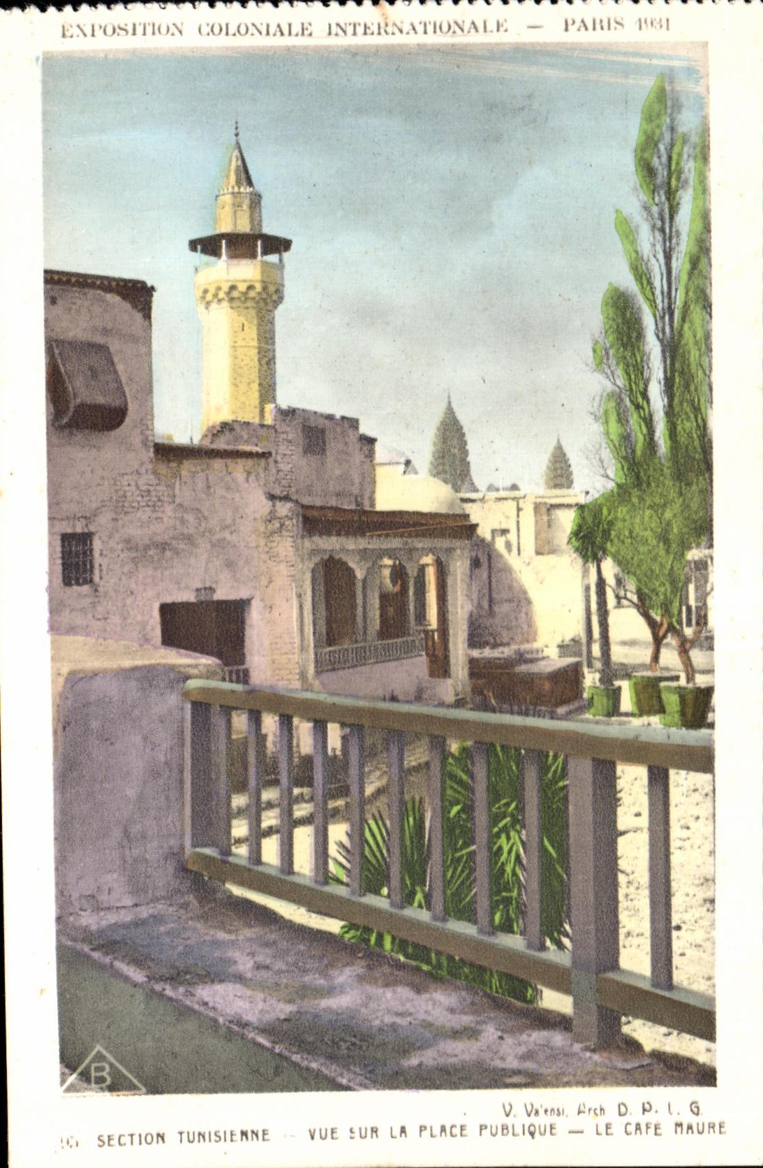 CPA Exposition Coloniale Internationale Paris Section tunisienne vue eur la place publique le cafe maure