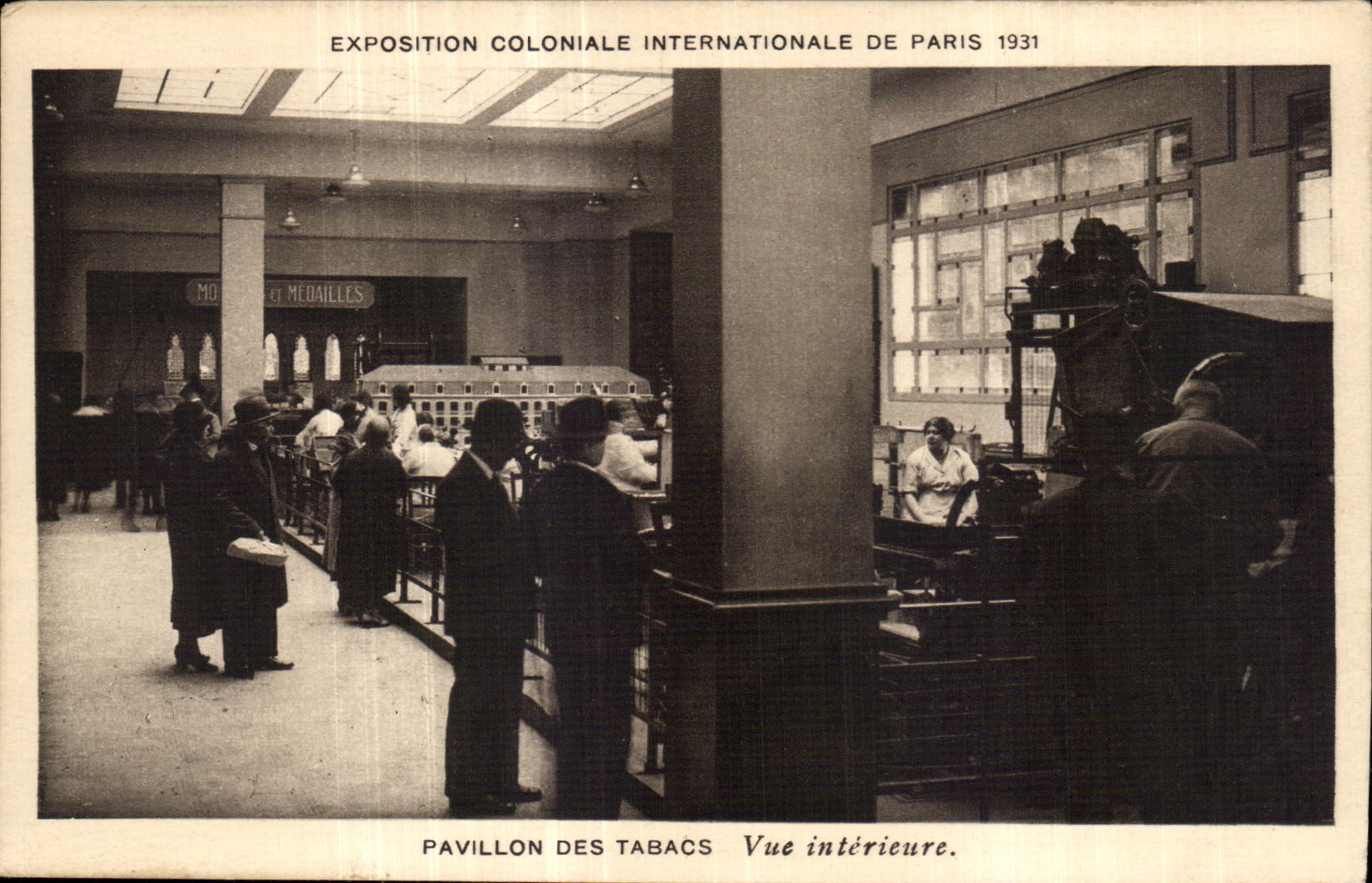 CPA Exposition Coloniale Internationale de paris pavillon des tabacs vue interieure