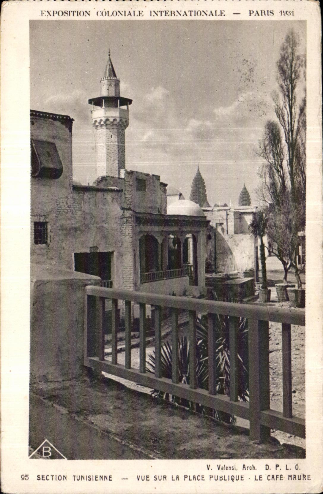 CPA Exposition Coloniale Internationale De Paris section tunisienne vue sur la place publique le cafe maure