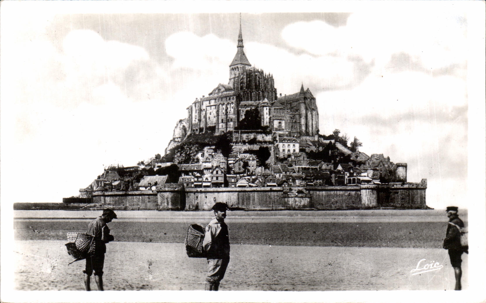 CPA Le mont saint michel Cote sud est Pecheurs Peche 