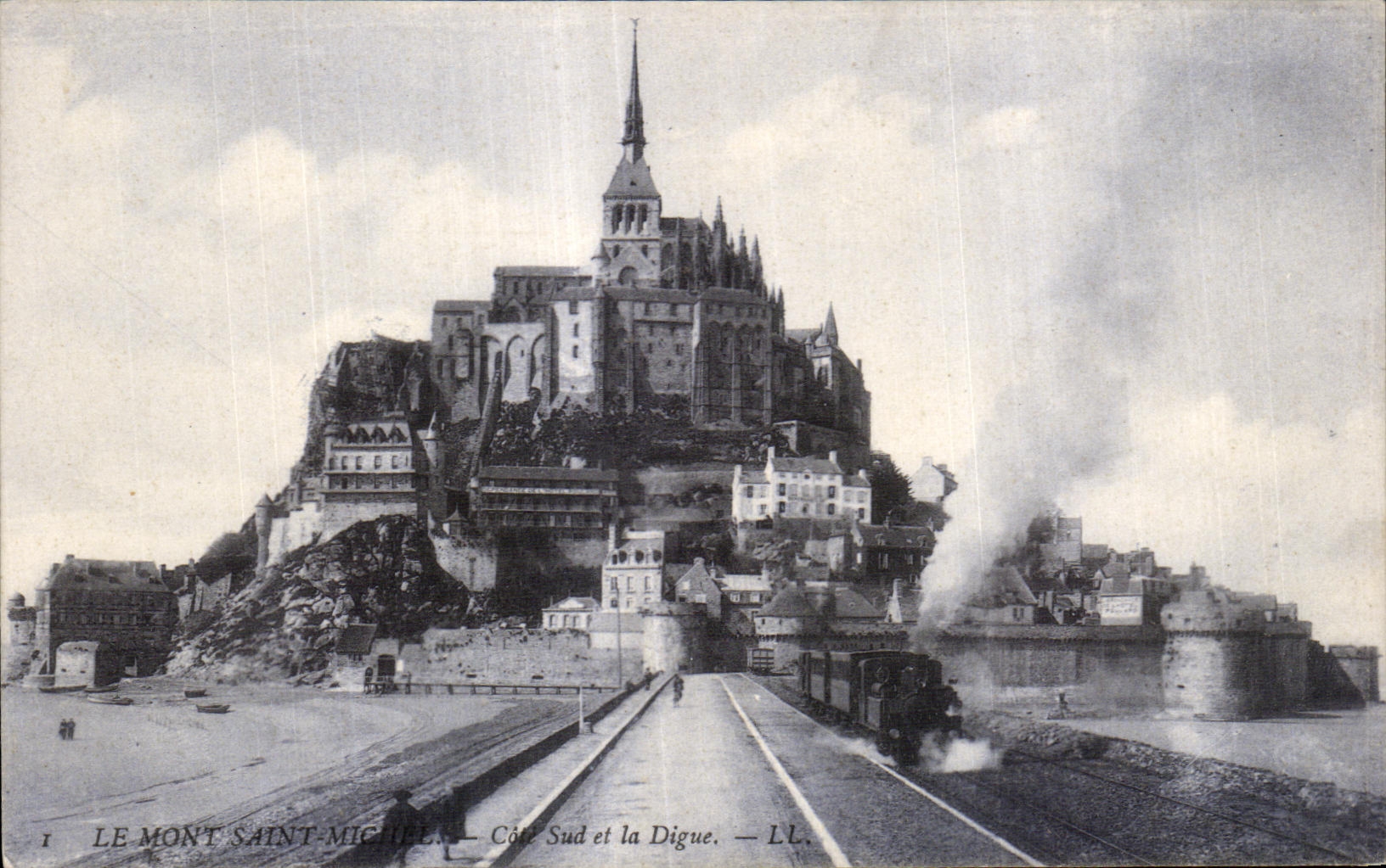 CPA Le mont saint michel Cot sud et la digue Train a vapeur 