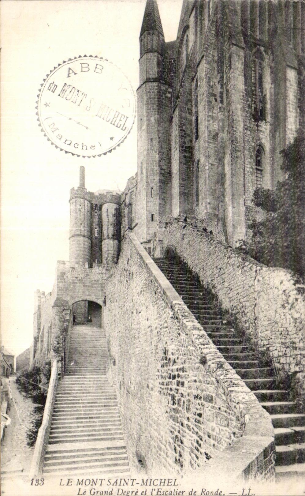 CPA Le mont saint michel Le grand degre et l escalier de ronde