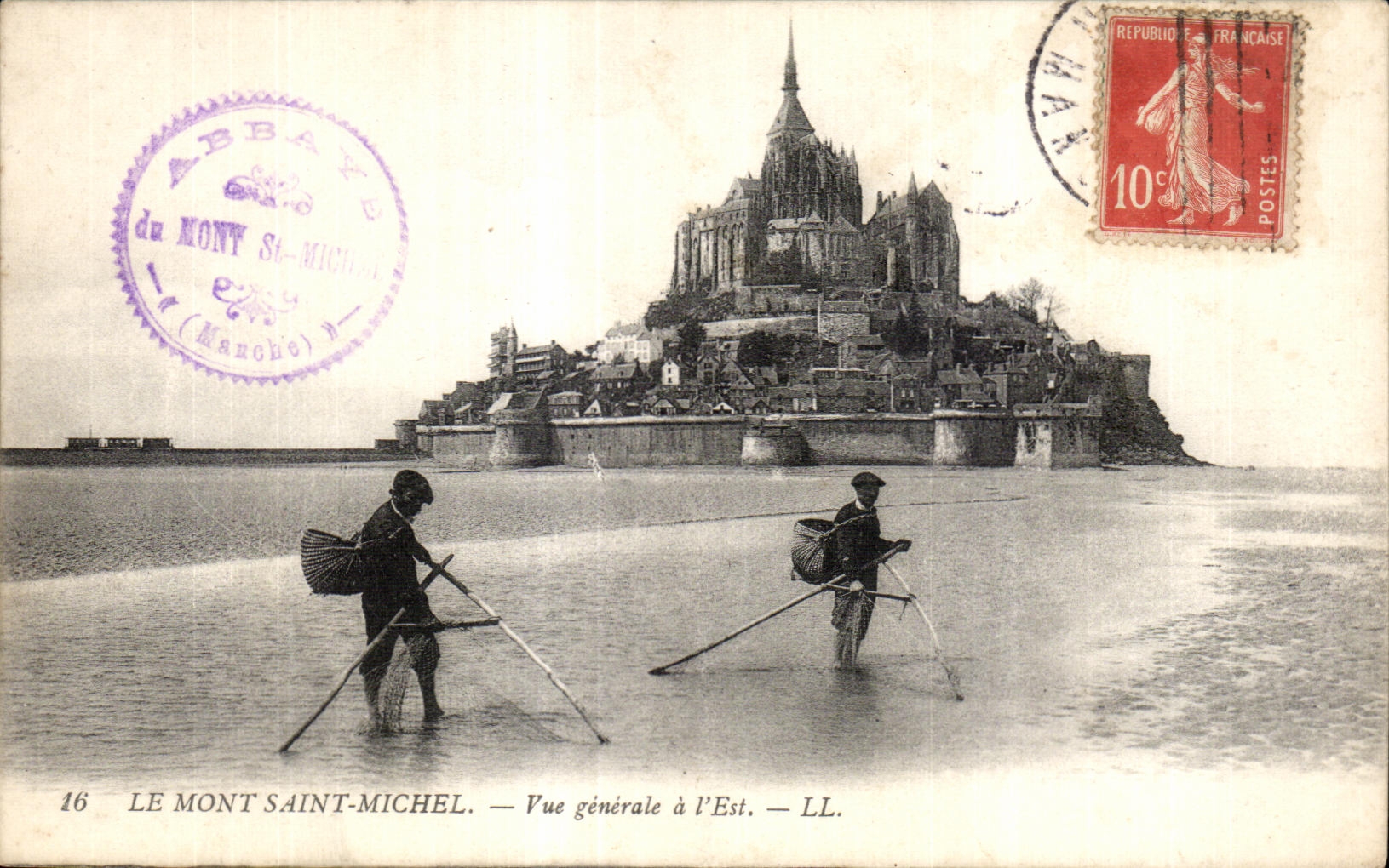 CPA Le mont saint michel Vue generale a l est Pecheurs