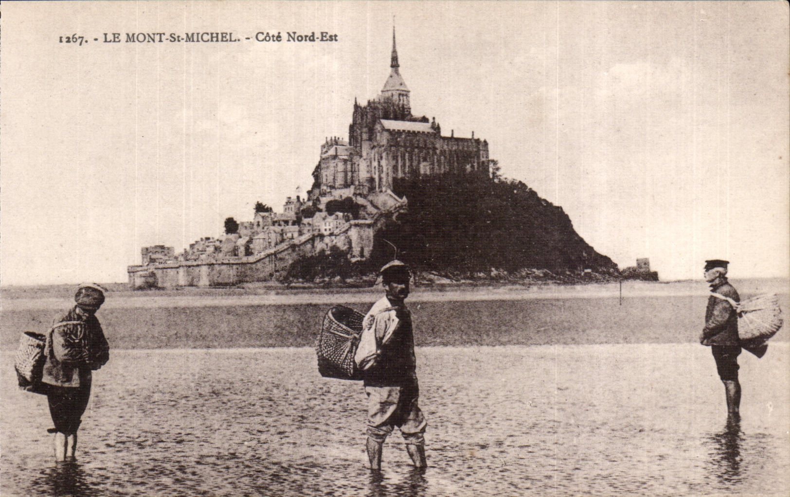 CPA Le mont saint michel Cote nord est Pecheurs