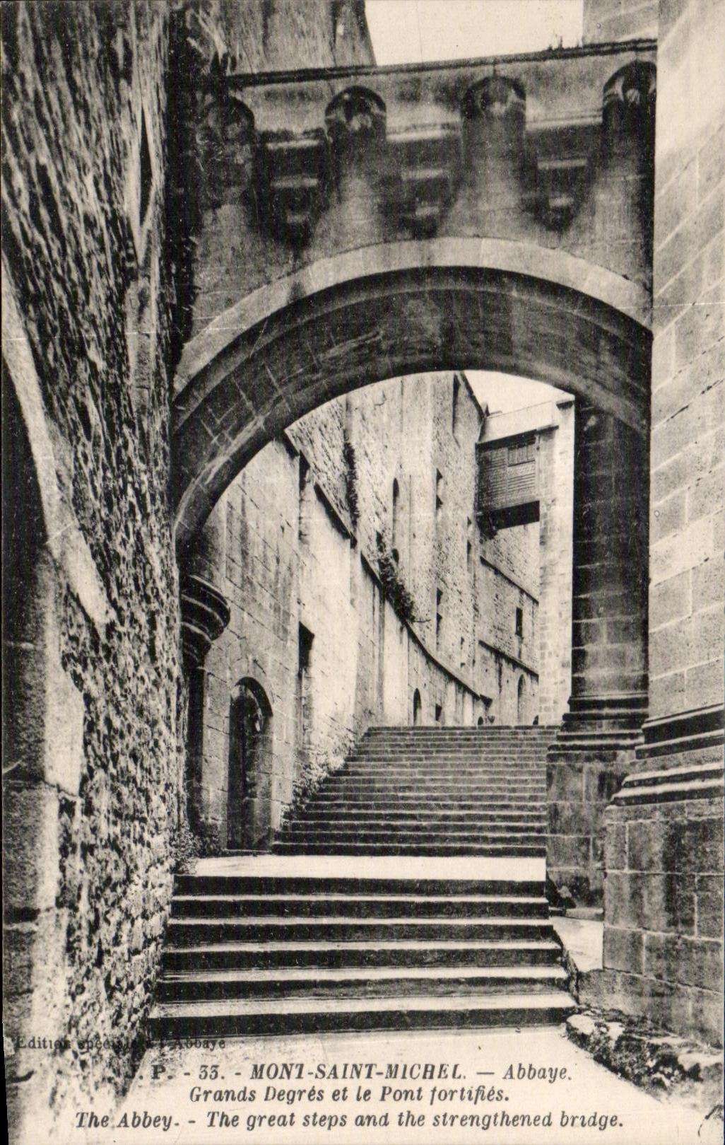 CPA Mont saint michel Abbaye grands degres et le pont fortifies The abbey the great steps and thge strengthened bridge 