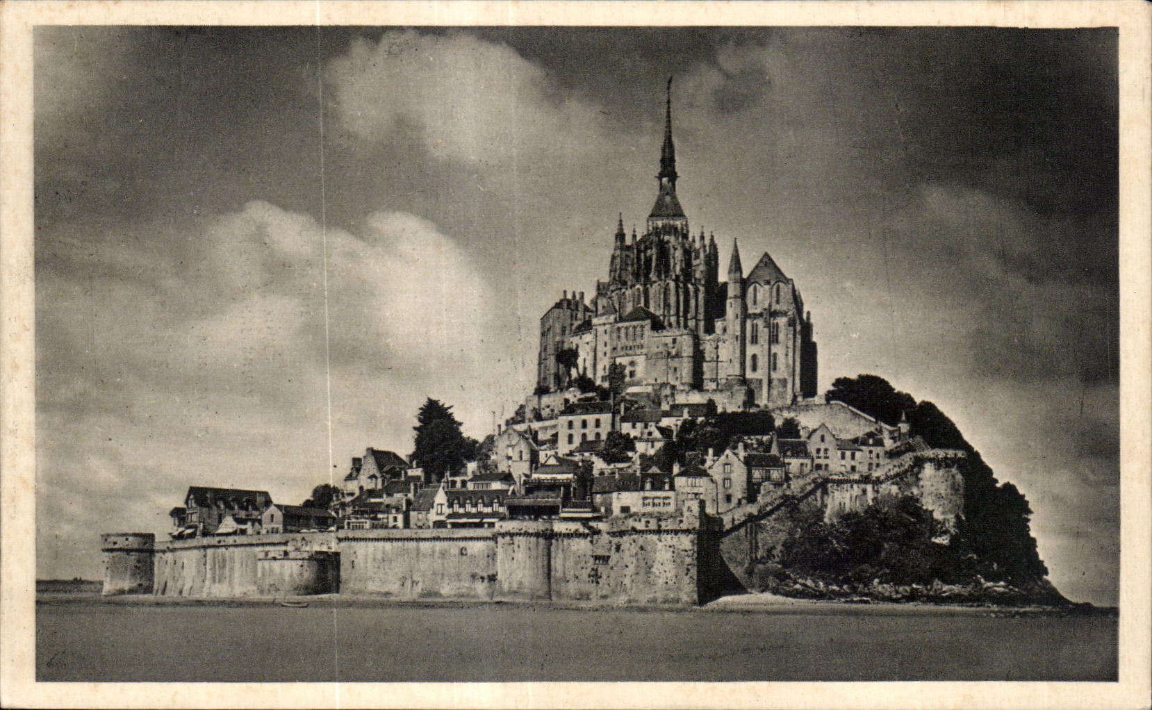 CPA Abbaye du mont st michel Vue generale face est