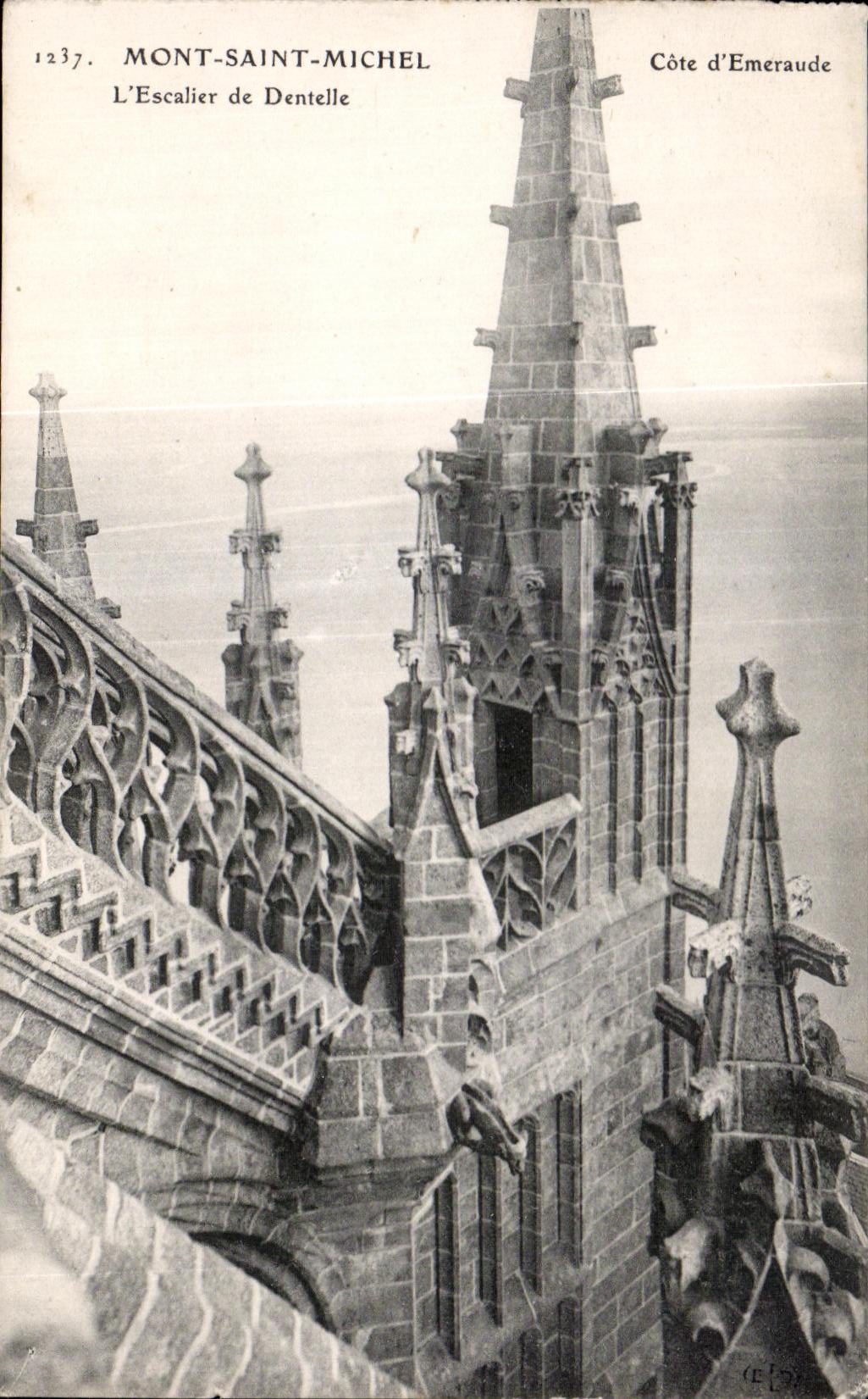 CPA Mont saint michel L escalier de dentelle