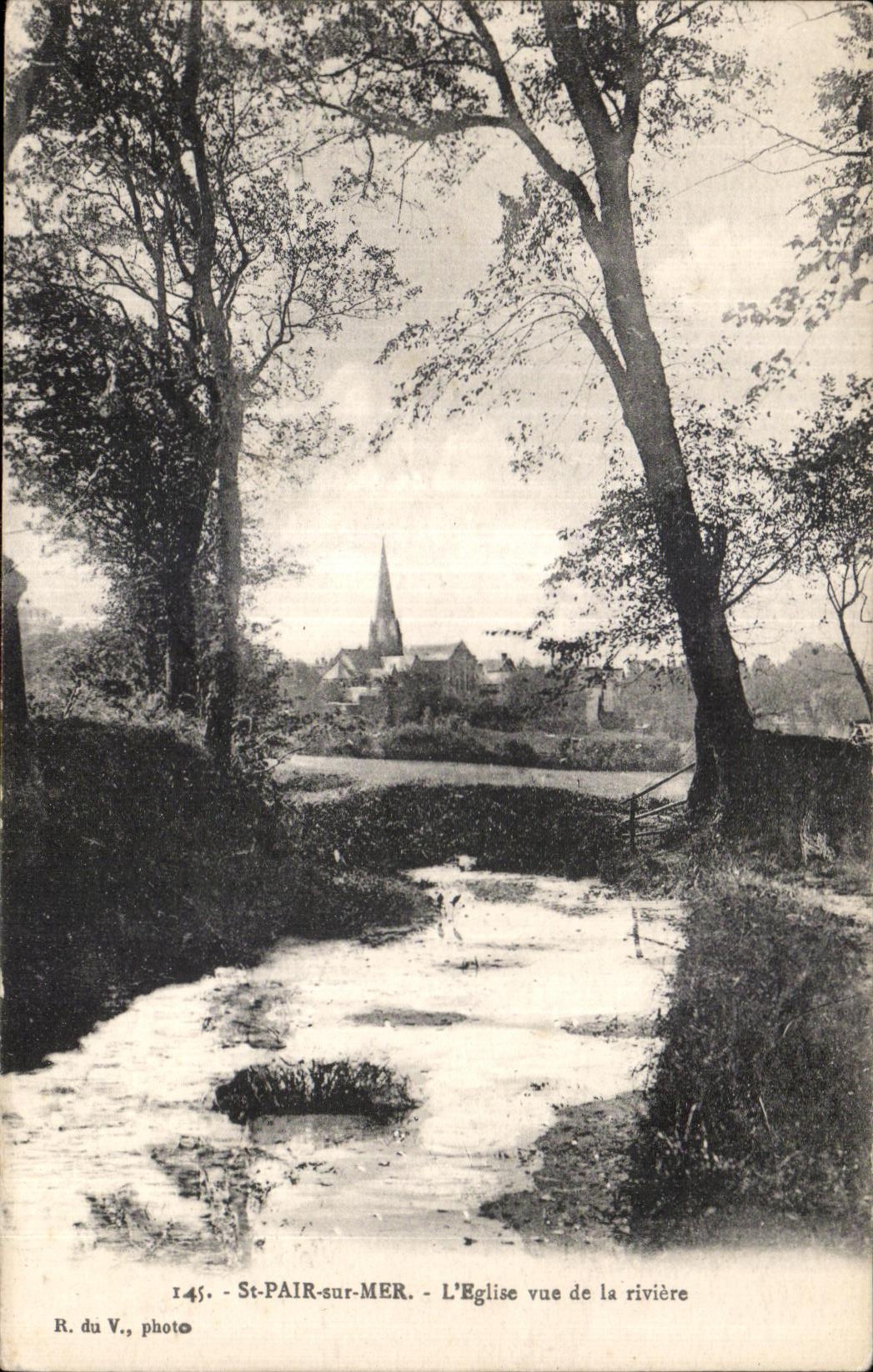 CPA Saint Pair su Mer L Eglise vue de la riviere