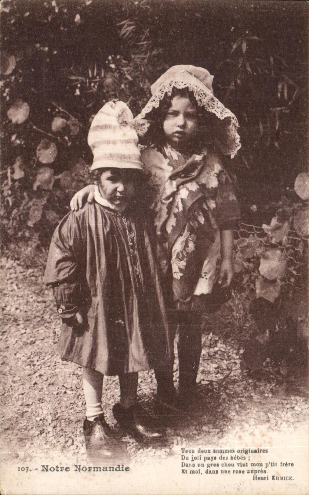 CPA Notre normandie Folklore Enfants 