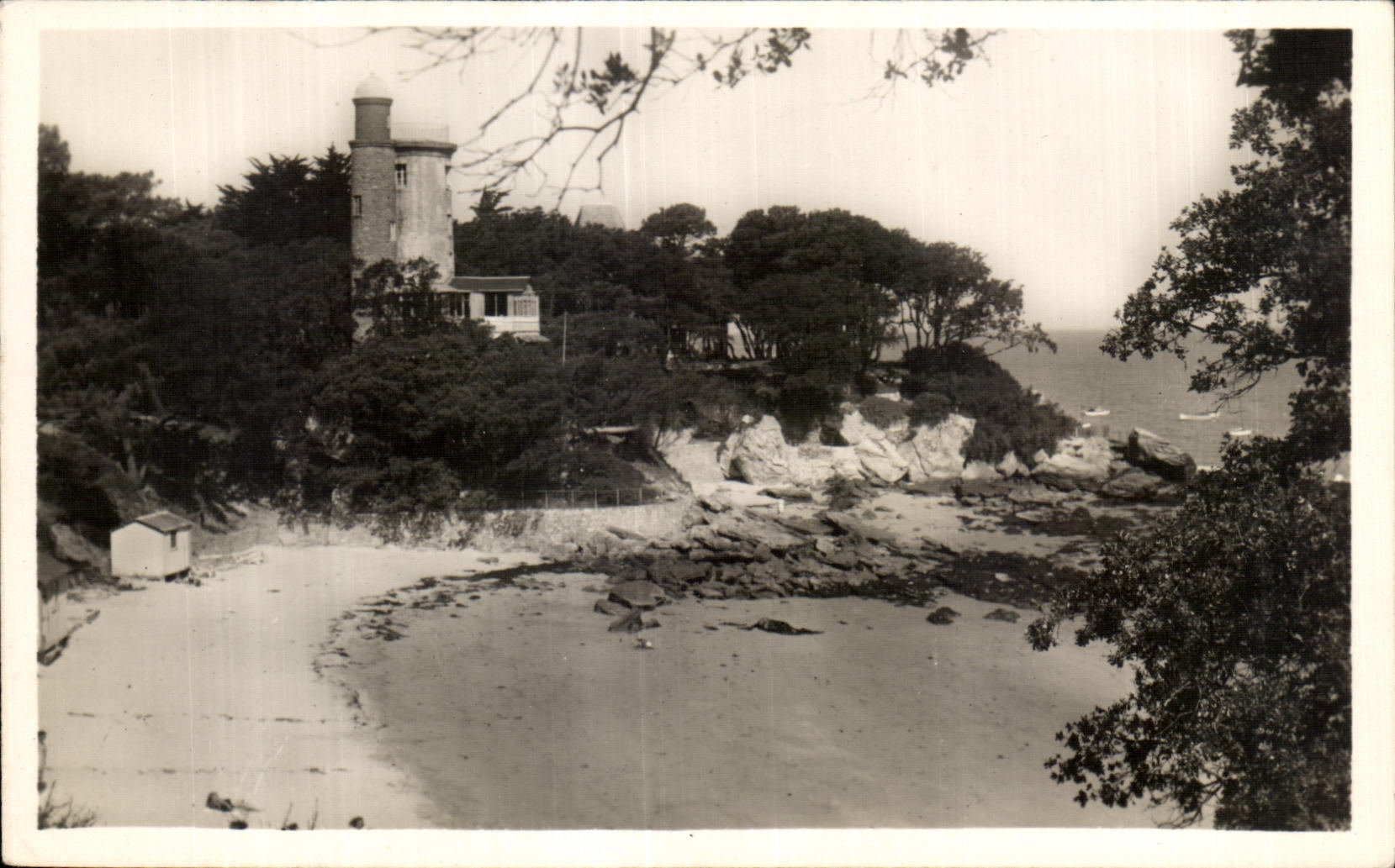 CPA Noirmoutier Plage de l Anse rouge et la tour plantier