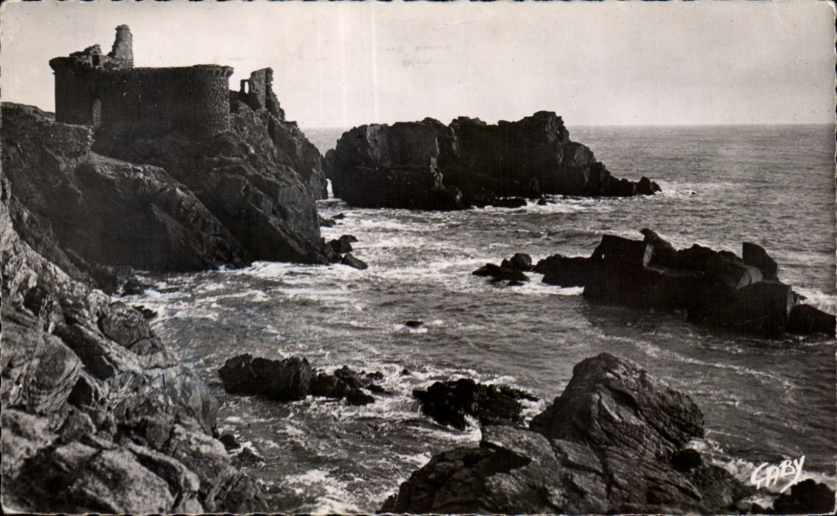 CPA Ile D Yeu Vieaux Chateau et la Mer Sauvage