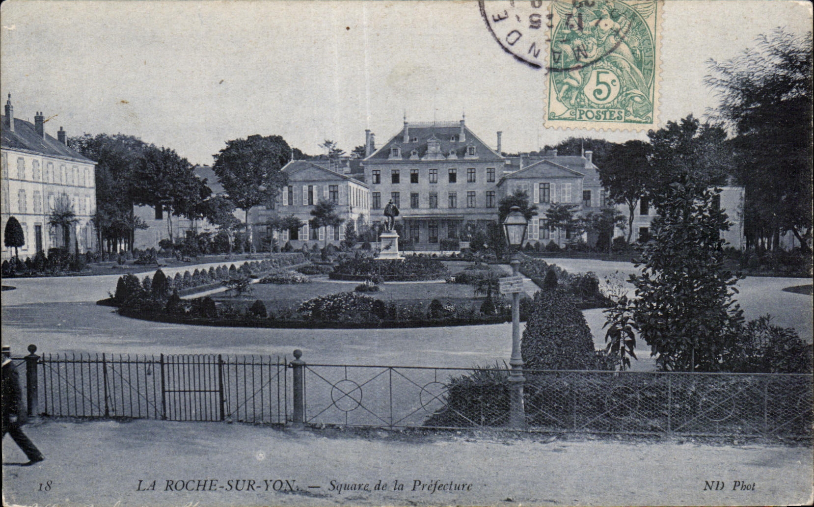 CPA the Rock On Yon Public garden of the Prefecture