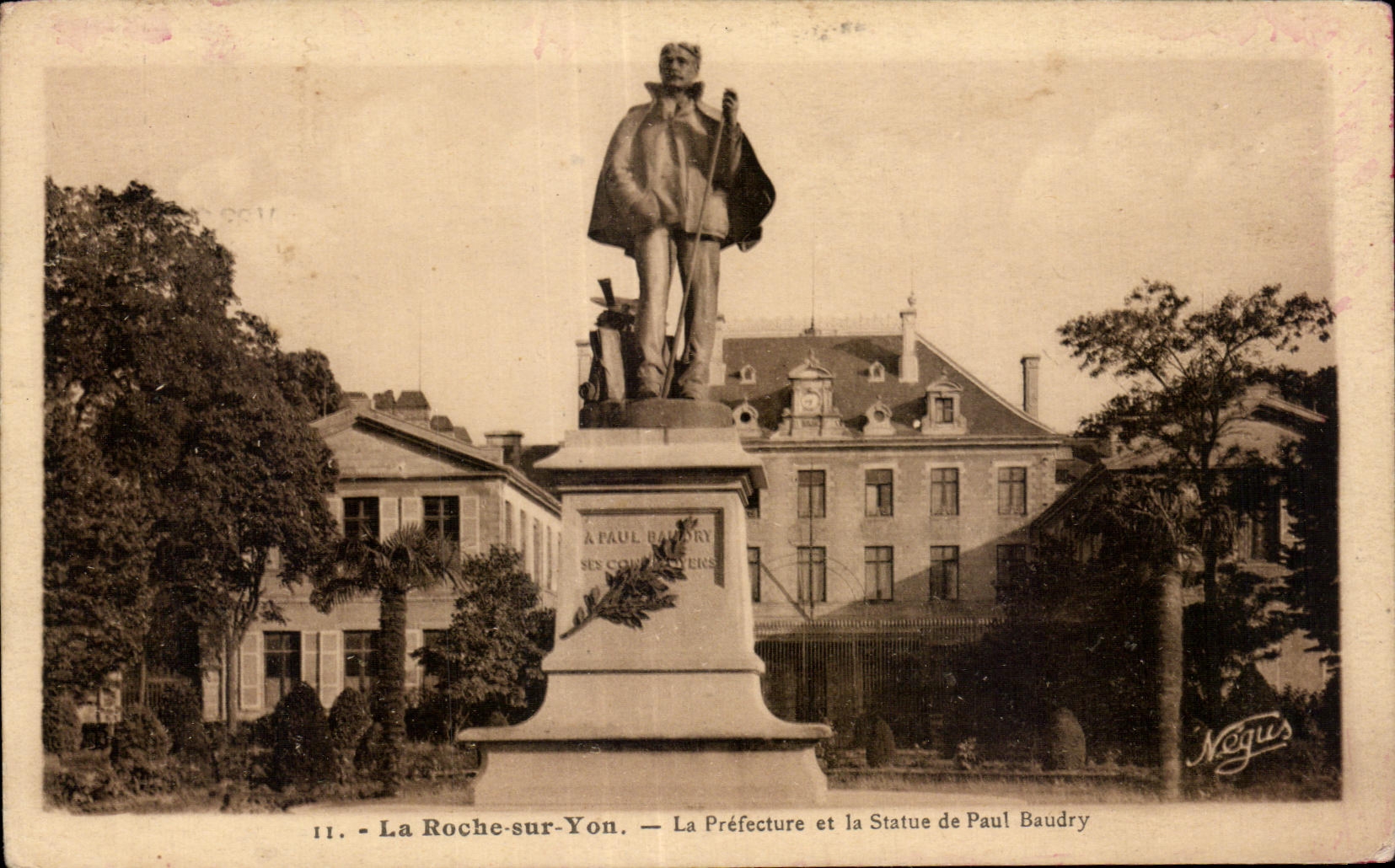 CPA the Rock on Yon Prefecture and Statue of Paul Baudry