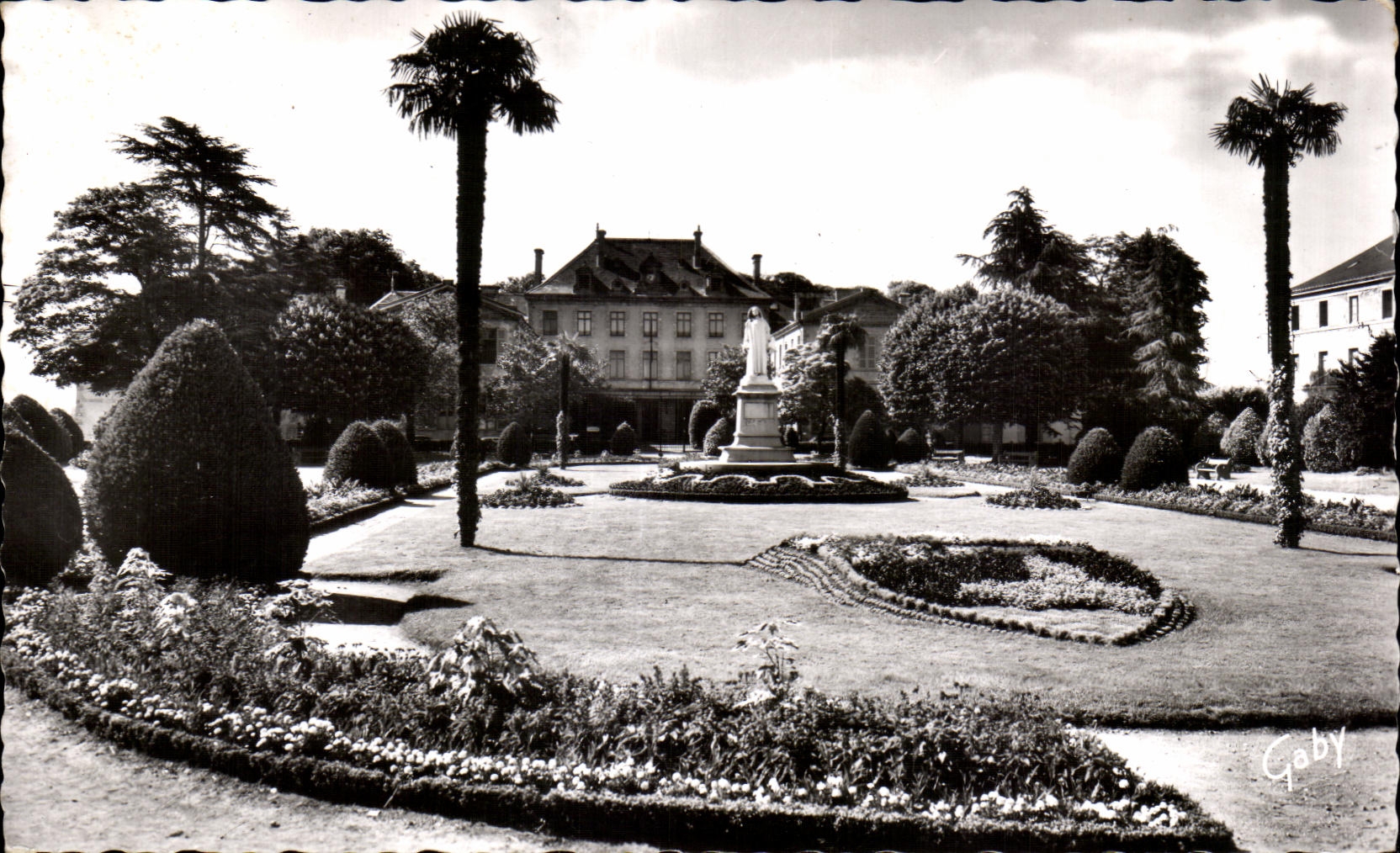 CPA the Rock on Yon (the Vendee) Prefecture and Gardens