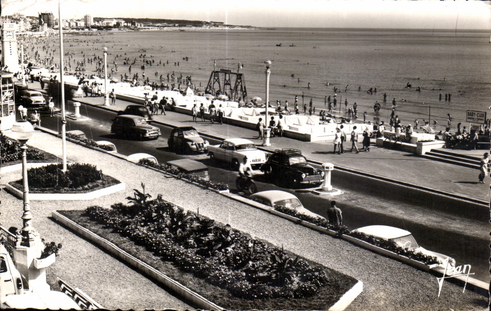 CPA enarena las arenas Olonne de Olonne el terraplen y la playa