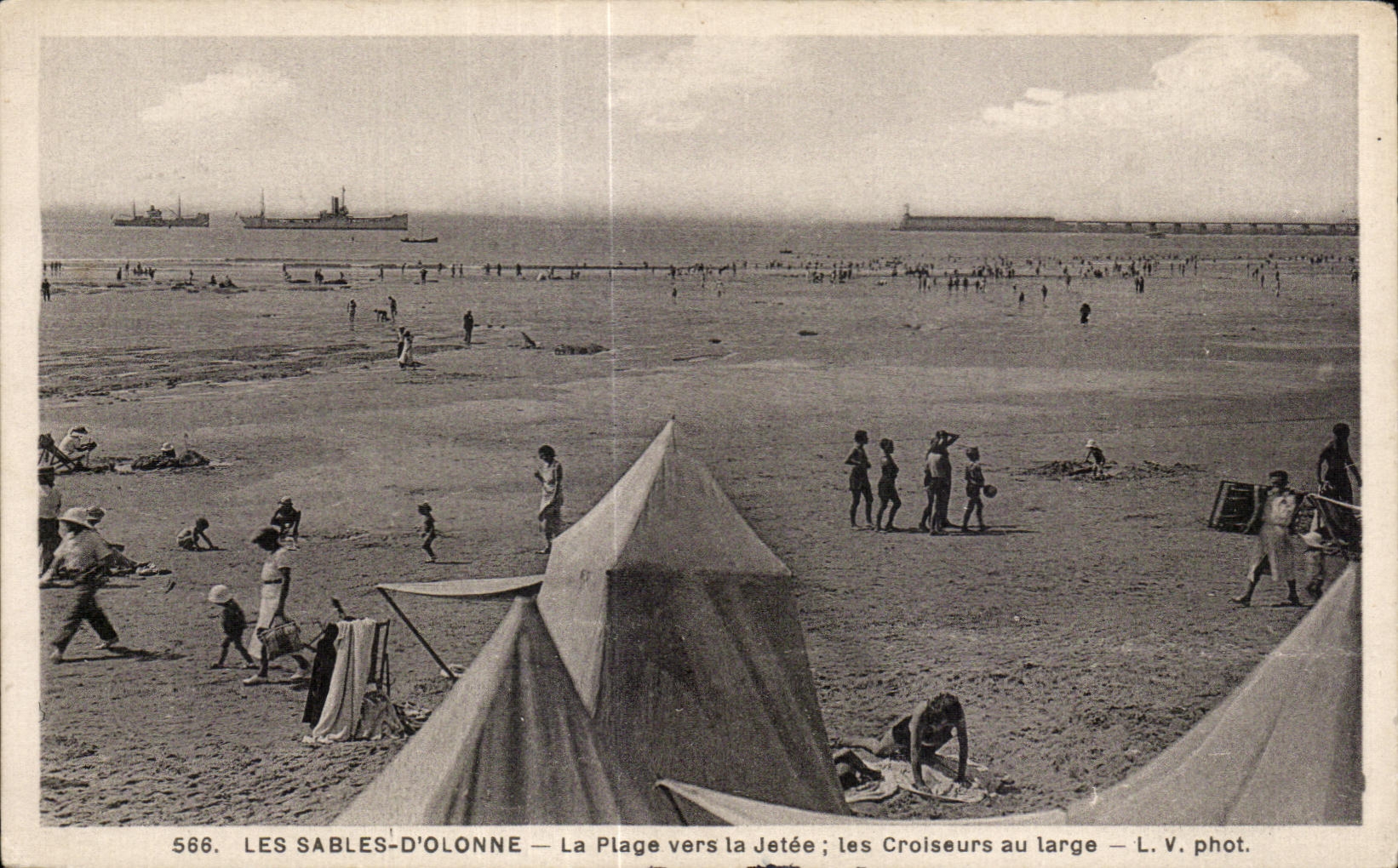 CPA enarena las arenas Olonne de Olonne la playa hacia el croiseursau V amplio del embarcadero