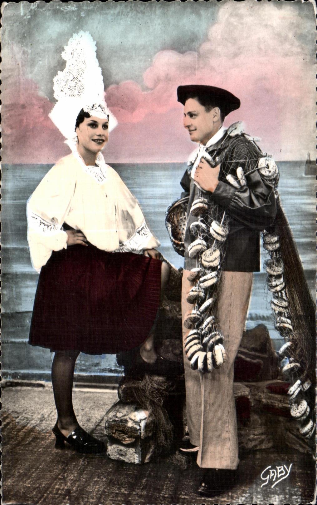 CPSM enarena folklore del traje de Sablaise del pescador de Olonne