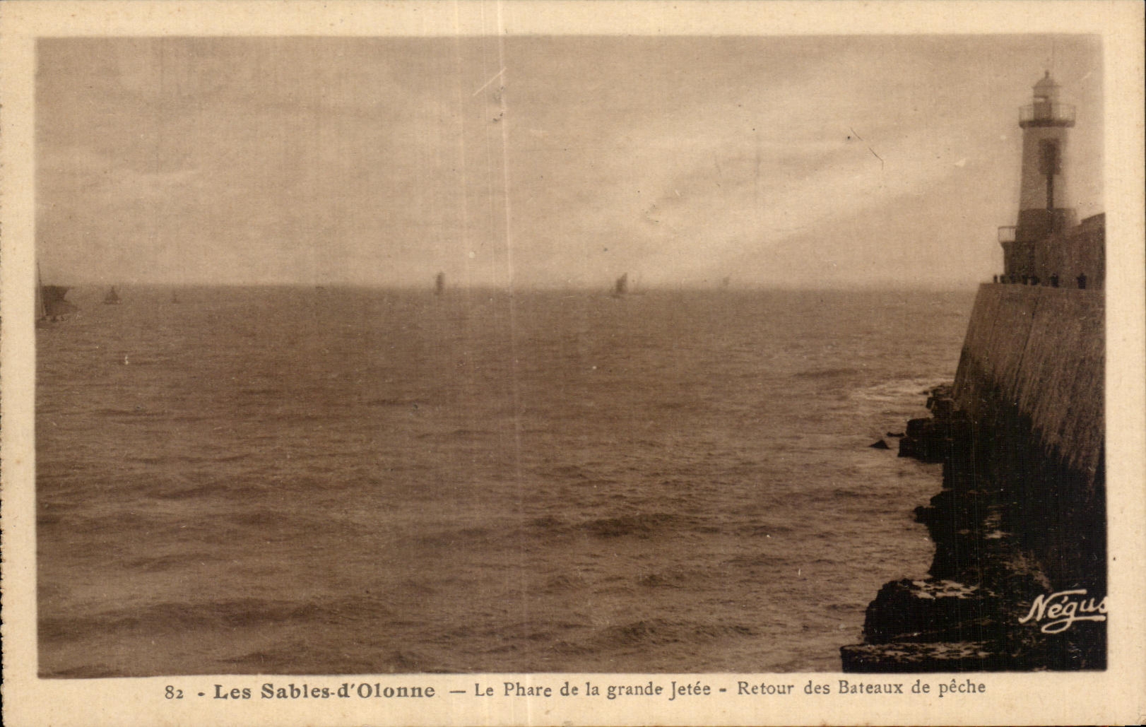 CPA sands Olonne the headlight of large the jett return of the boats of sin