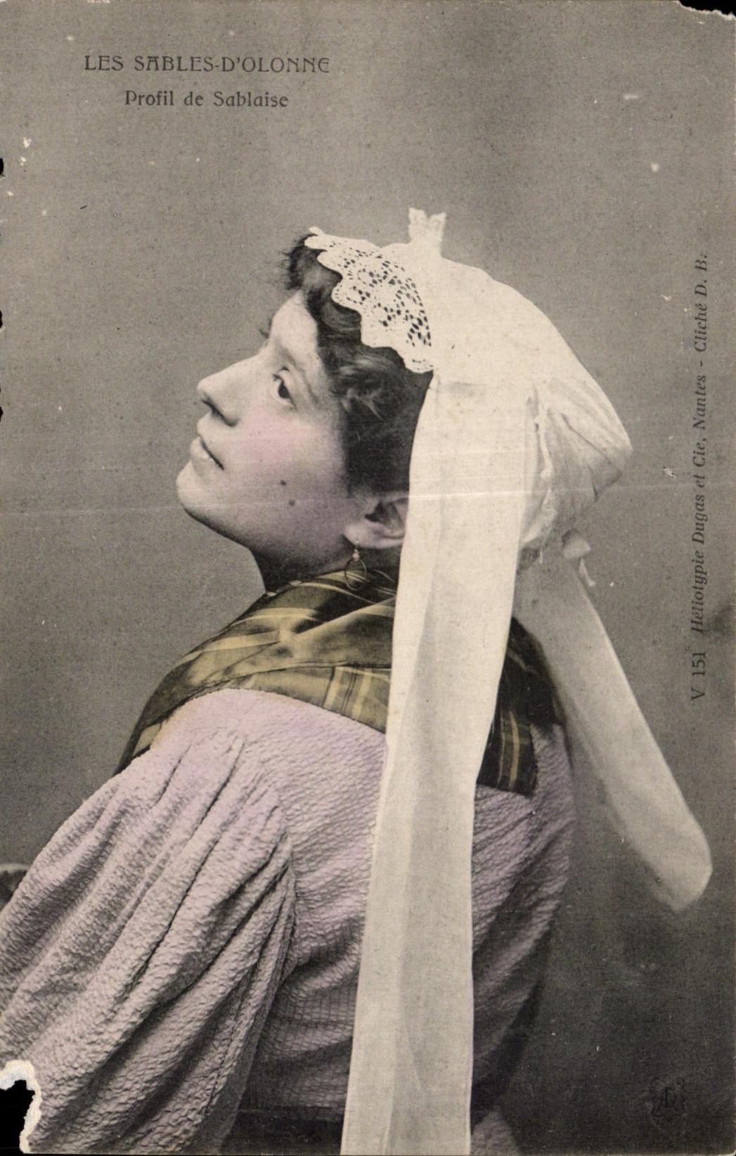 CPA sands Olonne profiles sablaise Folklore Costume