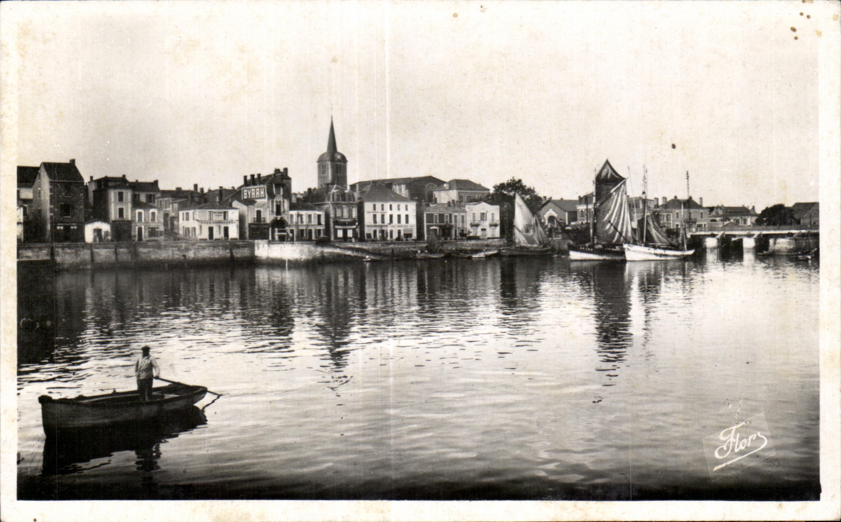CPA sands Olonne a sight of the choume