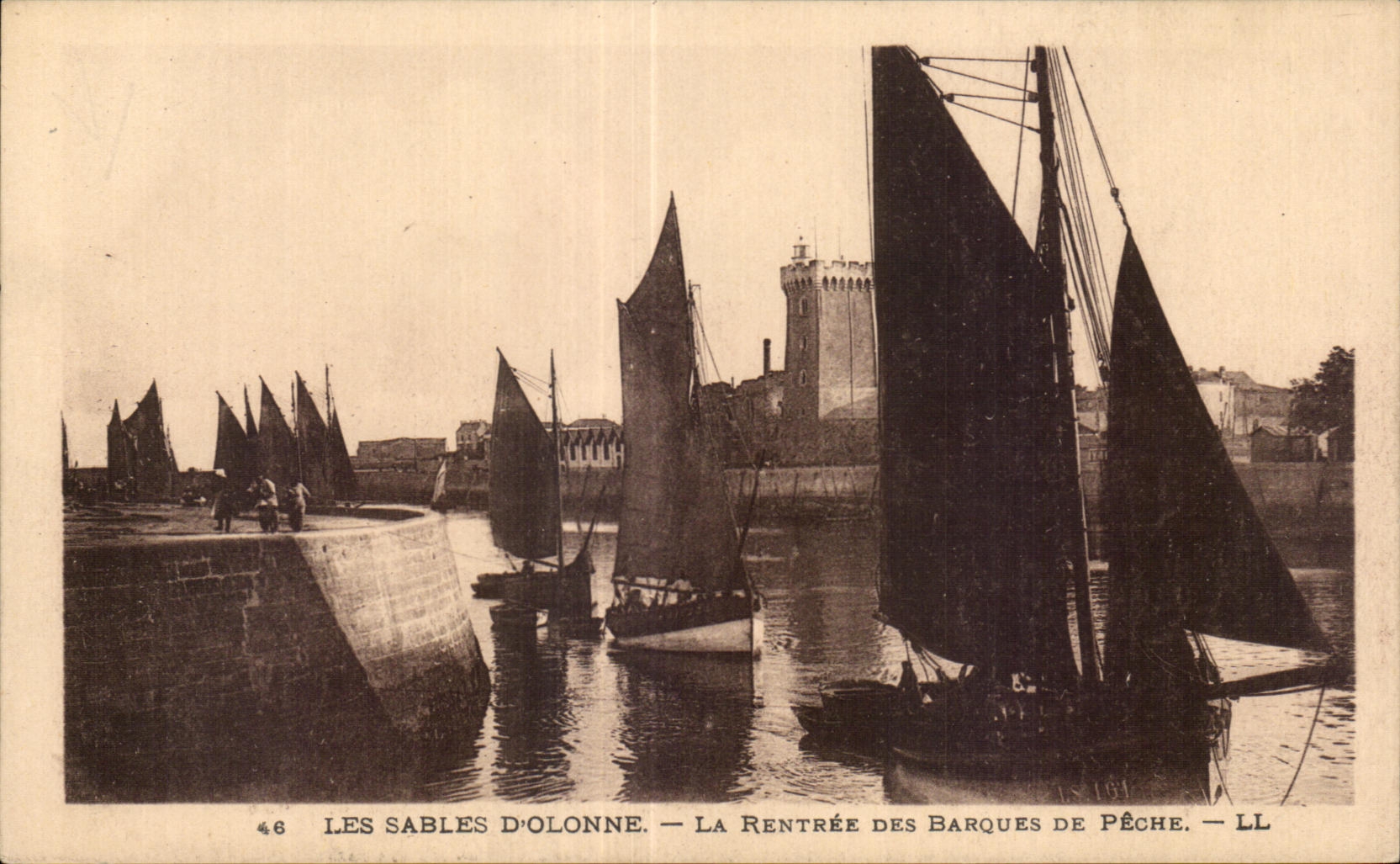 CPA sands Olonne the re-entry of the boats of sin Boats