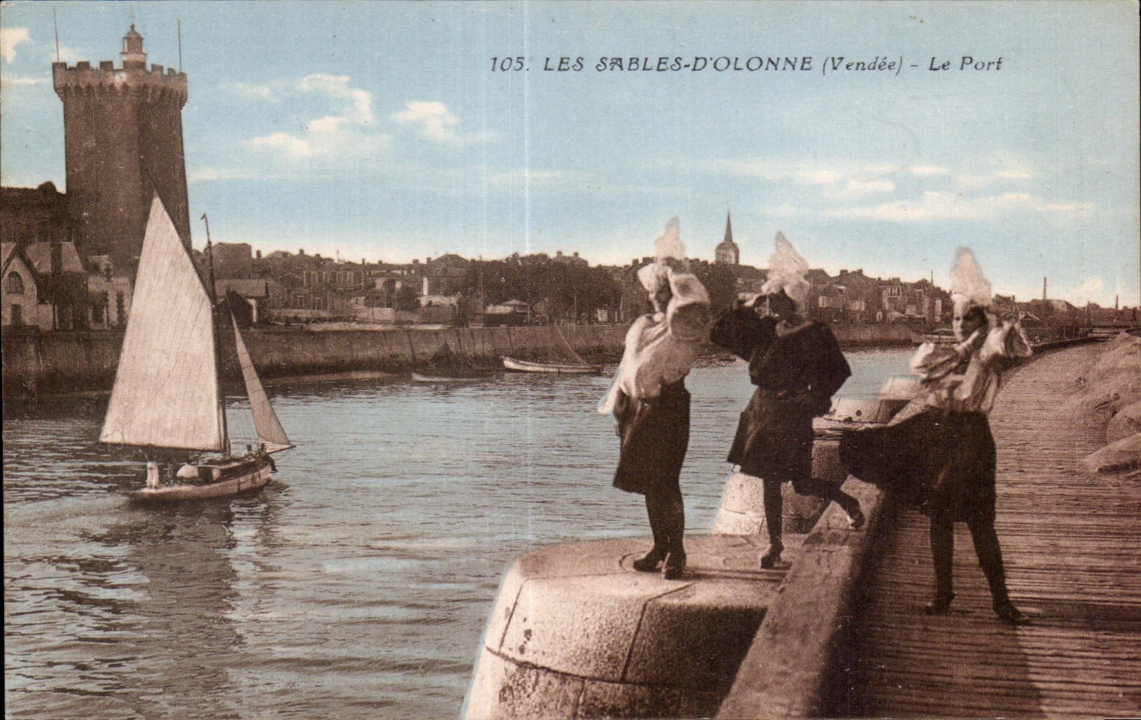CPA sands Olonne the port Folklore Costume