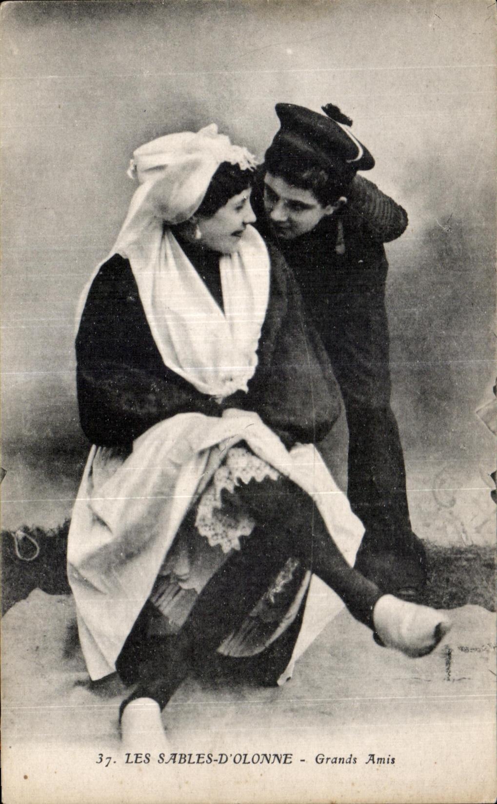 CPA sands Olonne large friendly Folklore Sailor suit Sablaise