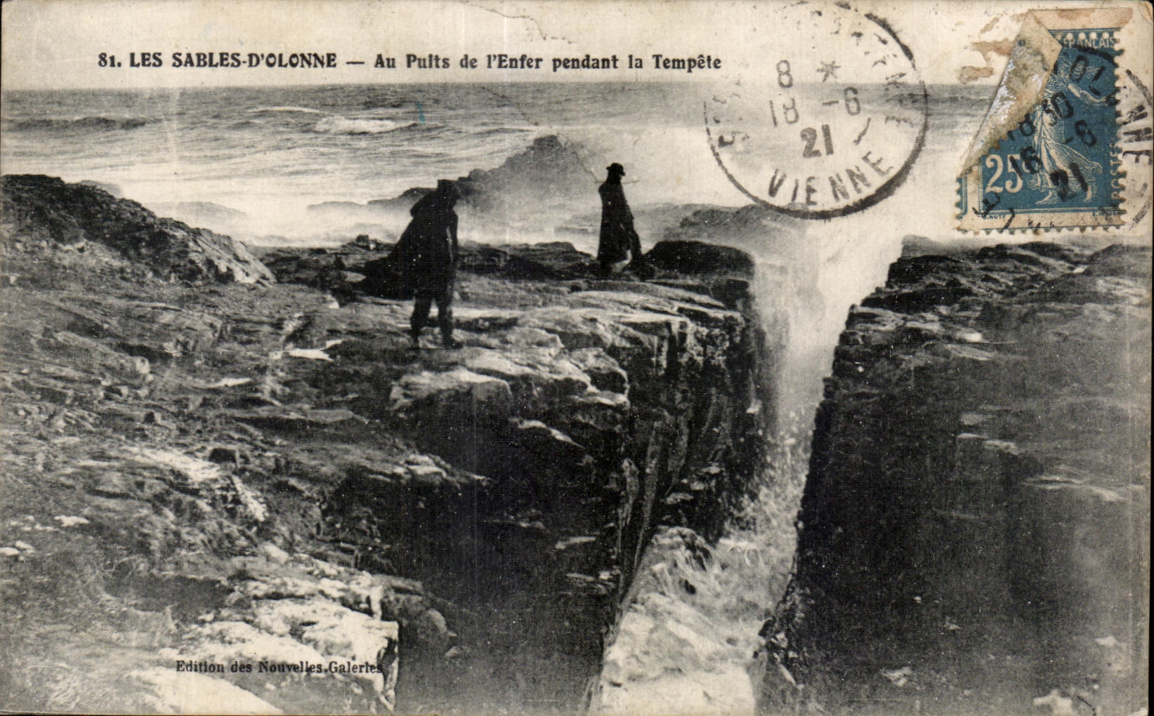 CPA sands Olonne with the well of Hell during the storm
