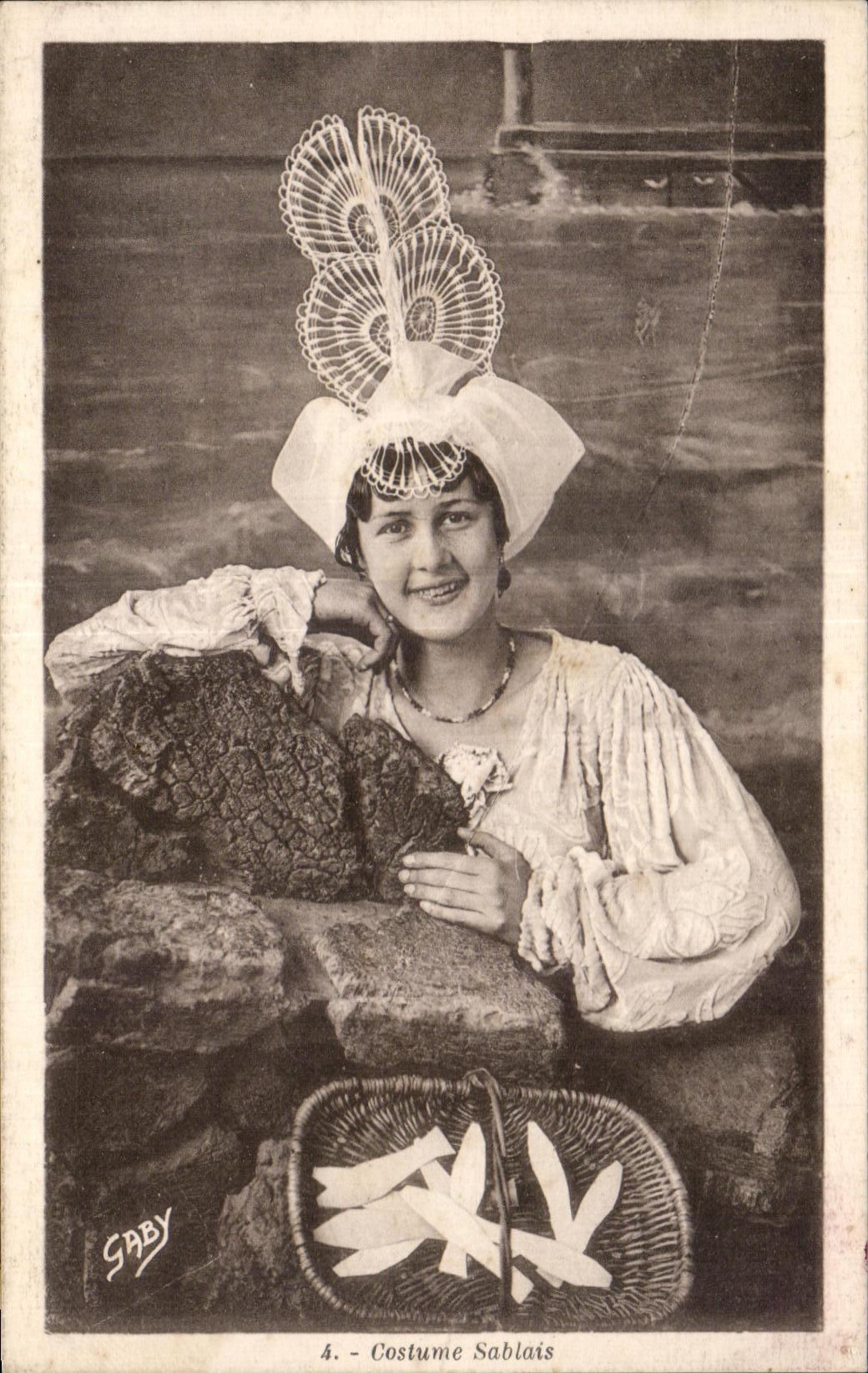 CPA sands Olonne costume sanded Folklore Costume