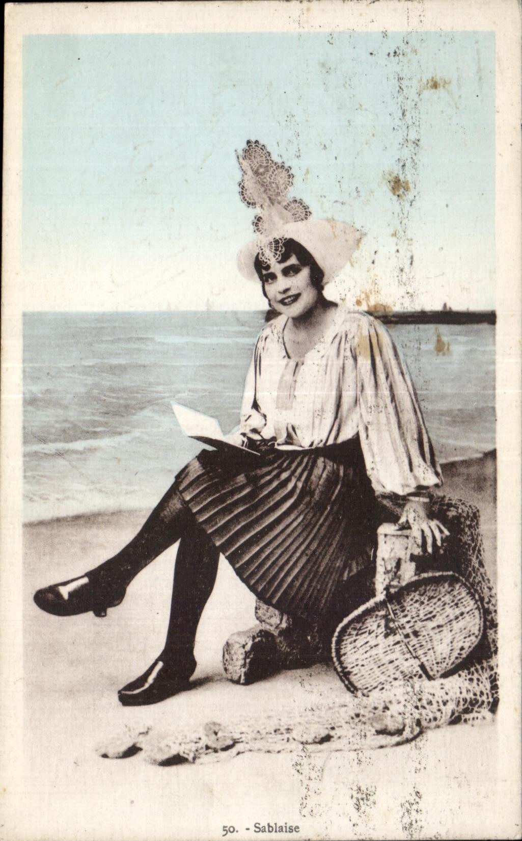 CPA Sables olonne Sablaise Caps Folklore costume