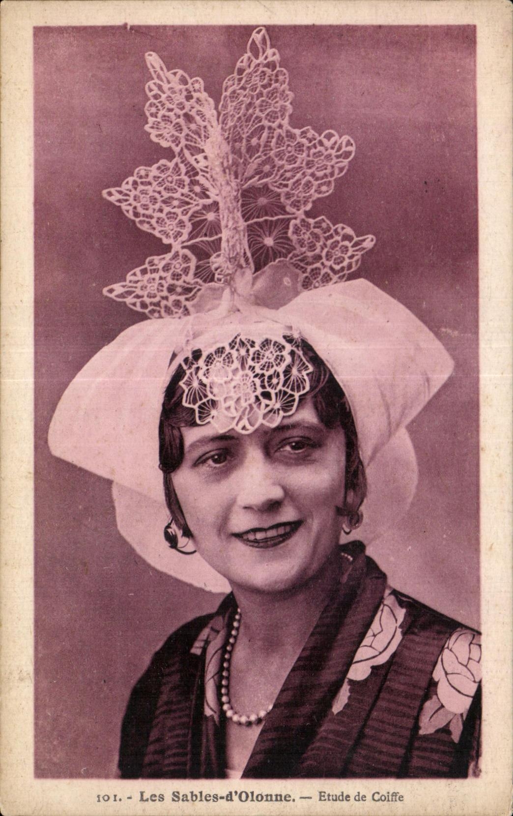 CPA sands Olonne study of cap Caps Folklore costume