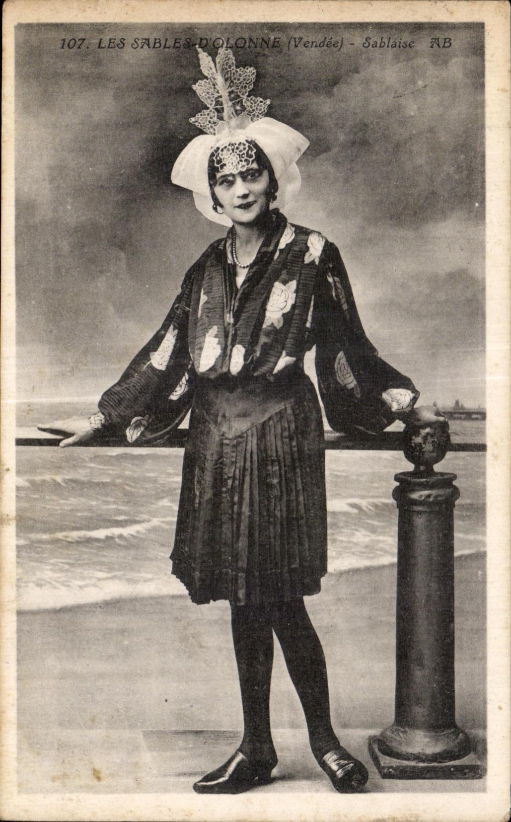 CPA sands Olonne sablaise Cap costume Folklore